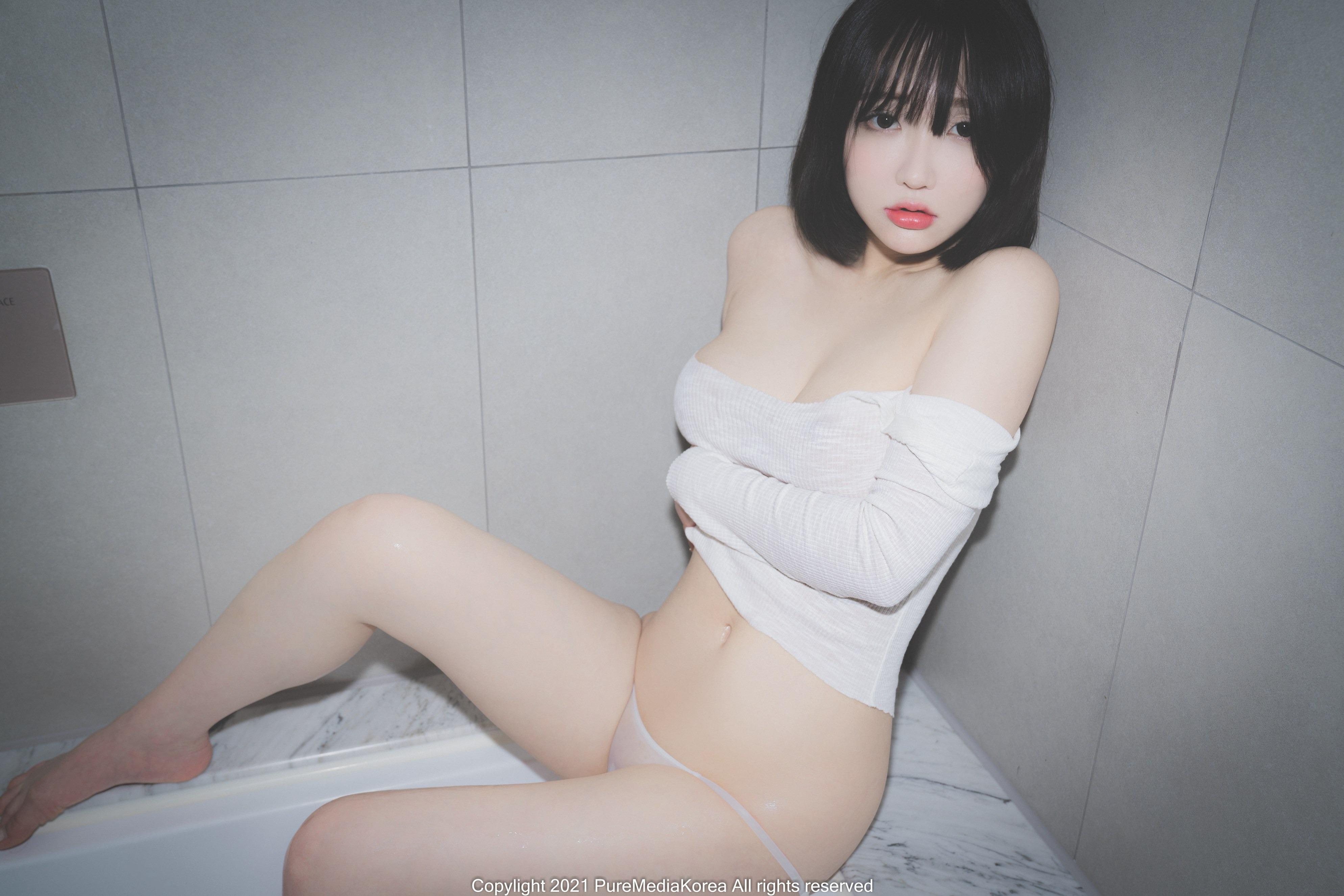 Pure Media Volume 070: Son Ye-Eun, 72 Pages