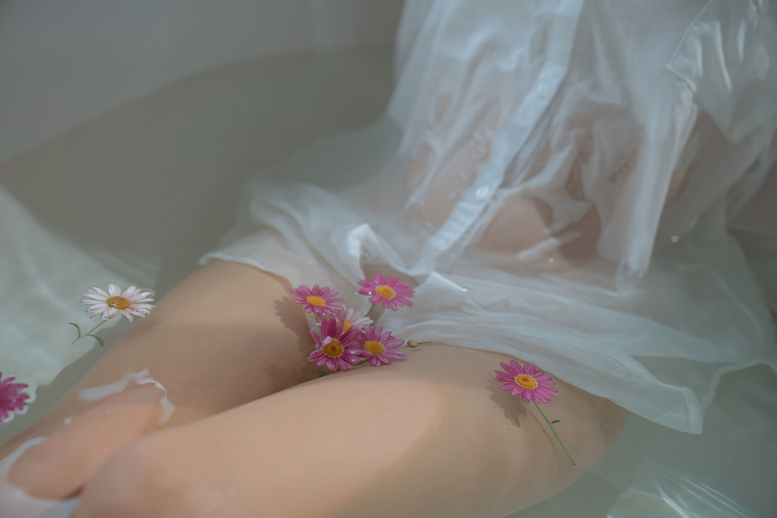 COS福利] 陽光美少女萌芽兒o0 - 浴缸