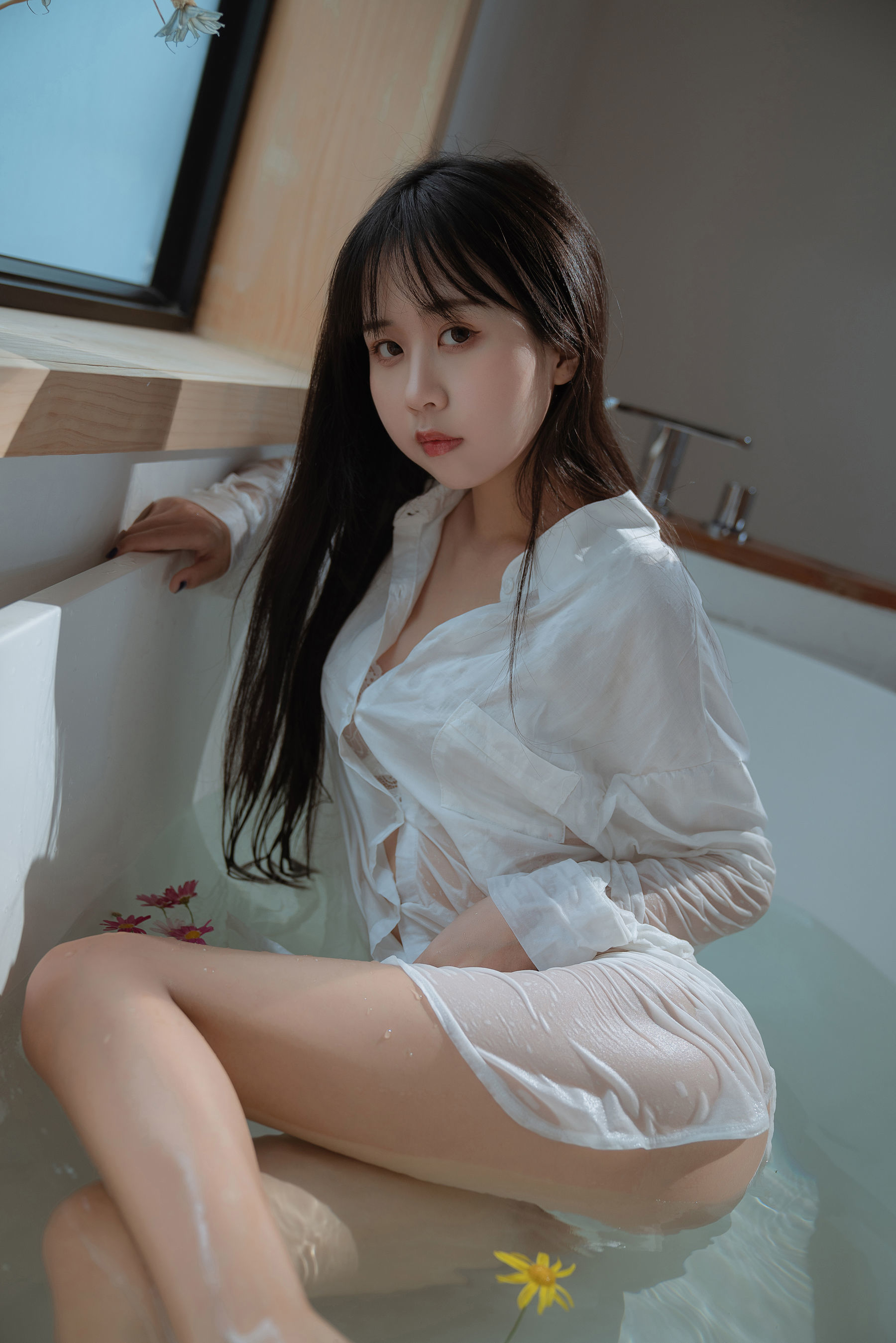 COS福利] 陽光美少女萌芽兒o0 - 浴缸