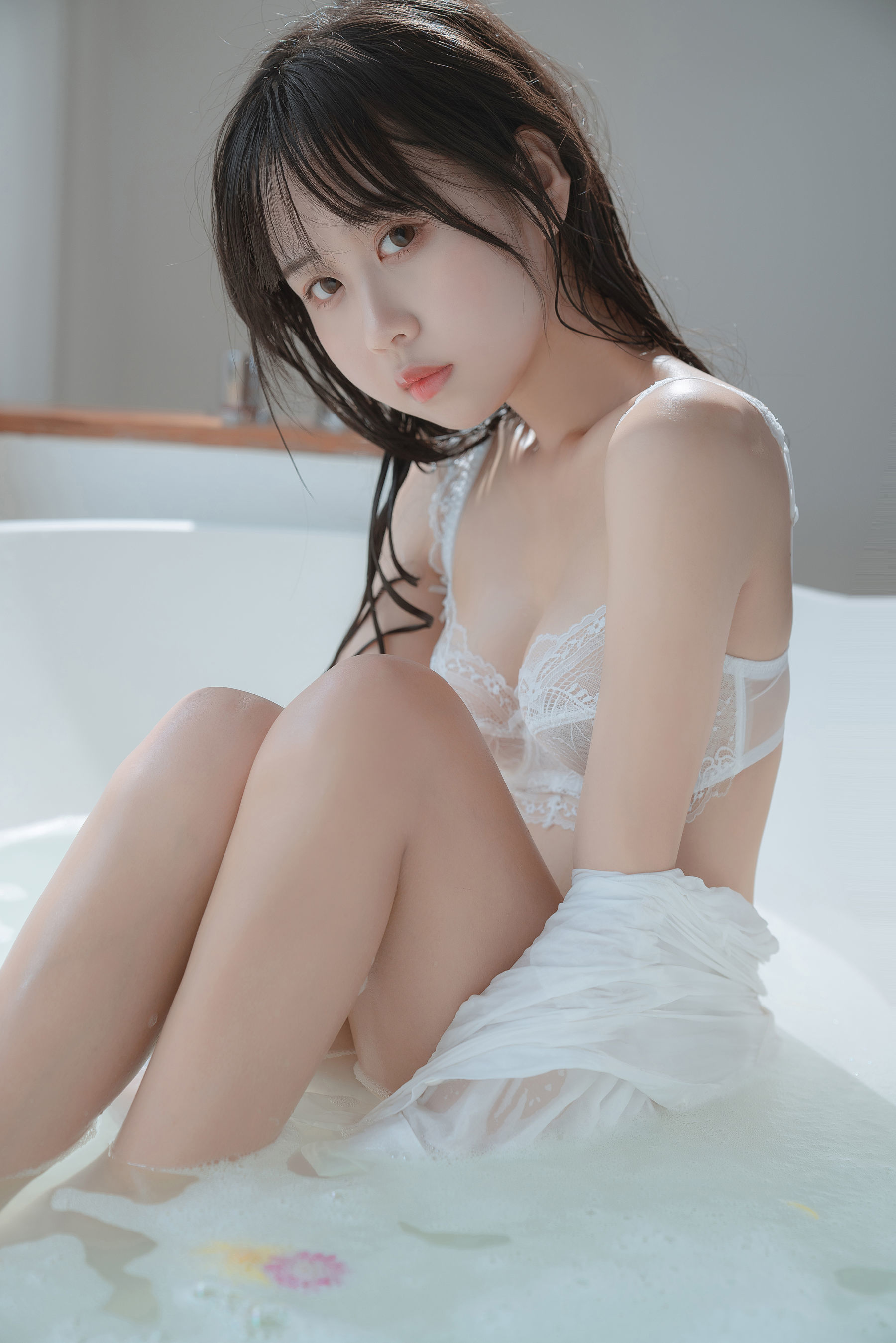 COS福利] 陽光美少女萌芽兒o0 - 浴缸