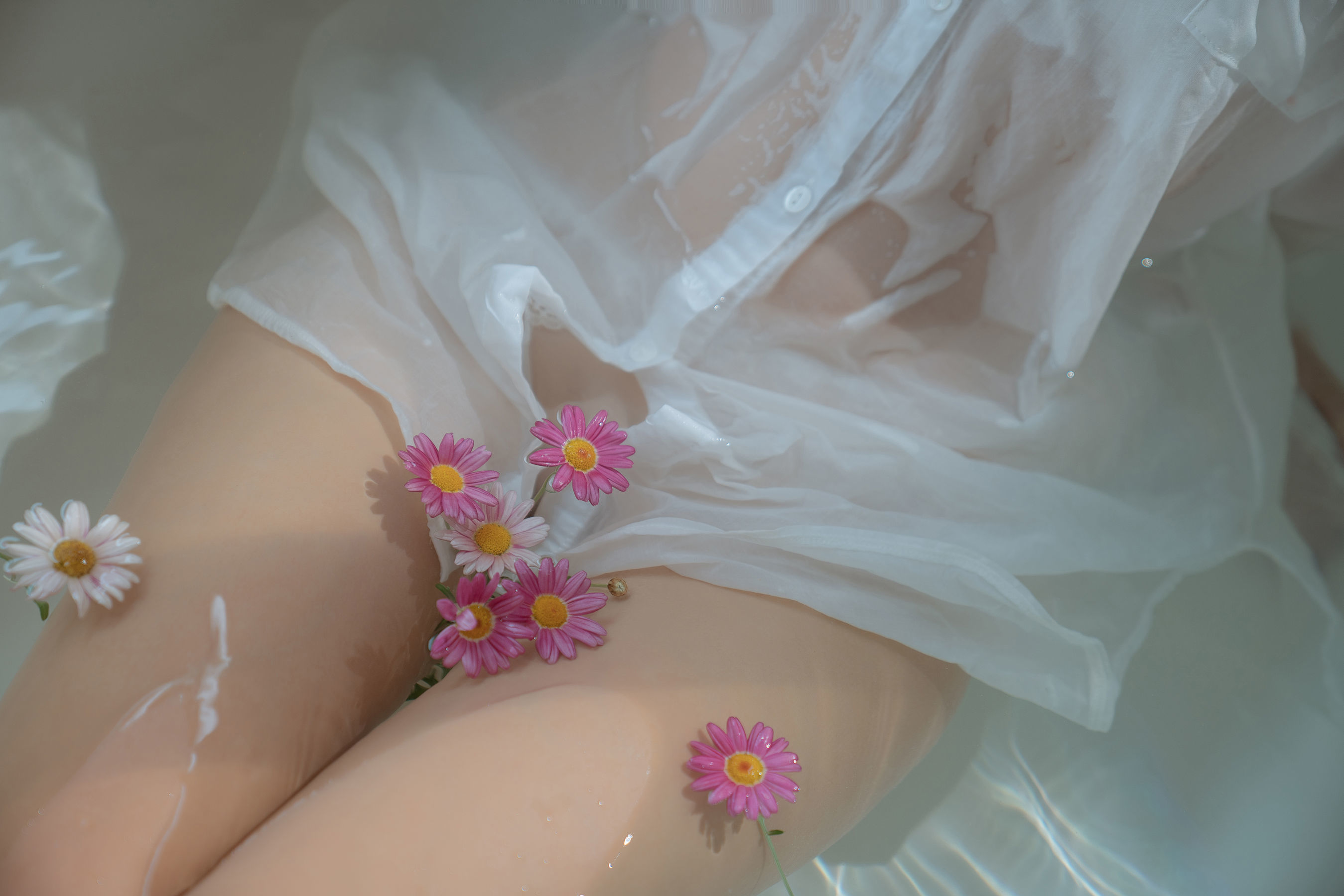 COS福利] 陽光美少女萌芽兒o0 - 浴缸