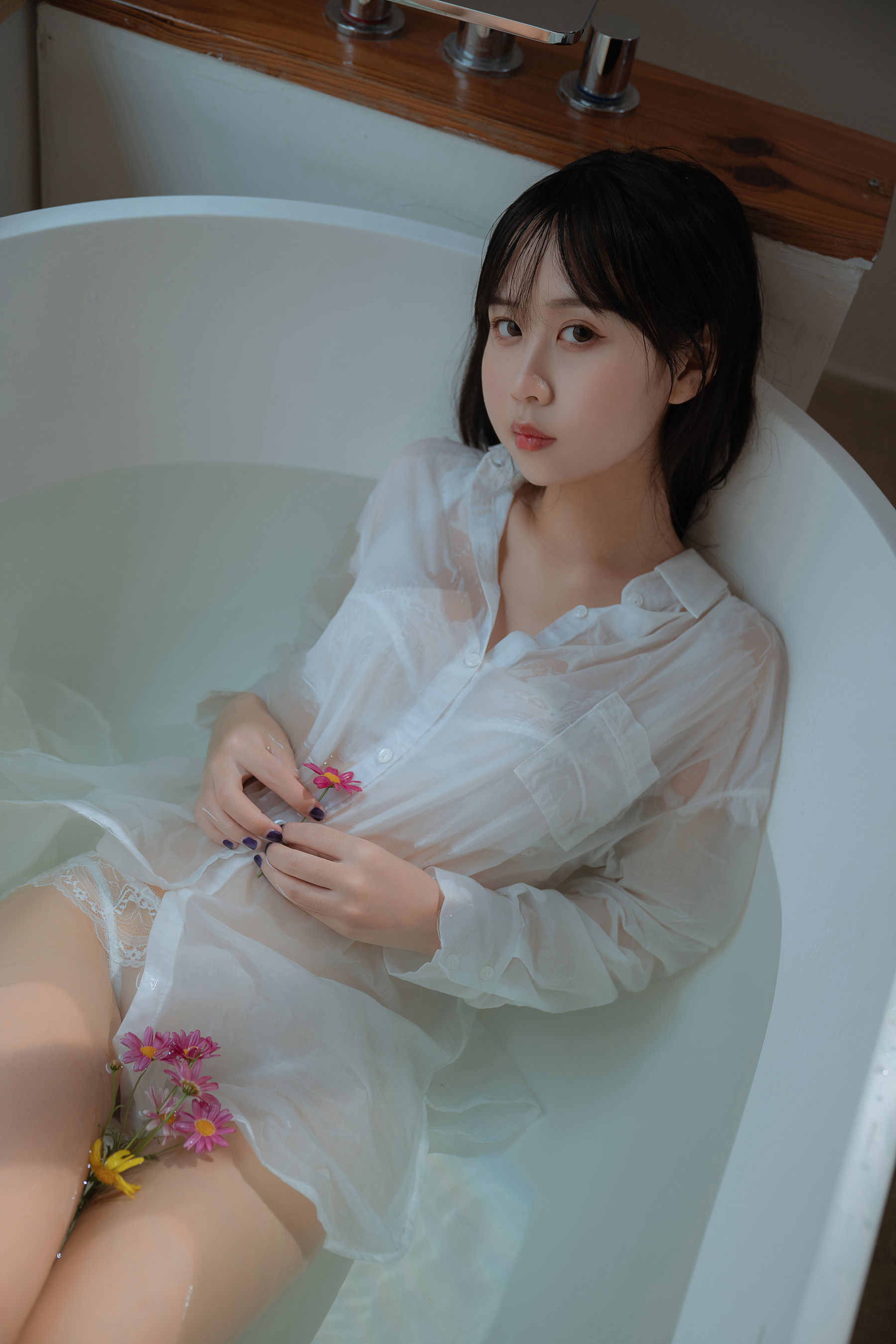 COS福利] 陽光美少女萌芽兒o0 - 浴缸