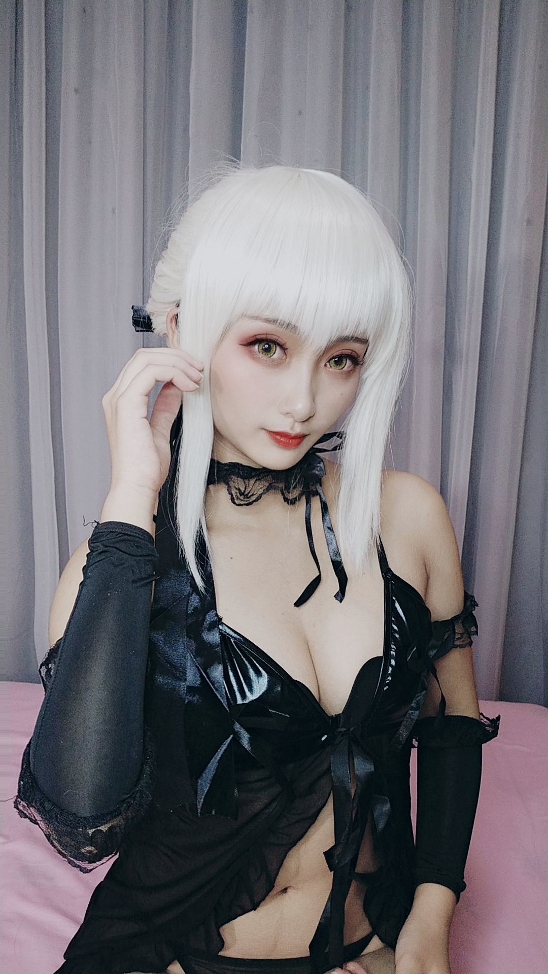 COS Phúc lợi] Blogger Anime Lạc Ly  belle SAMA - Ngai vàng Áo ngủ Hắc Đần