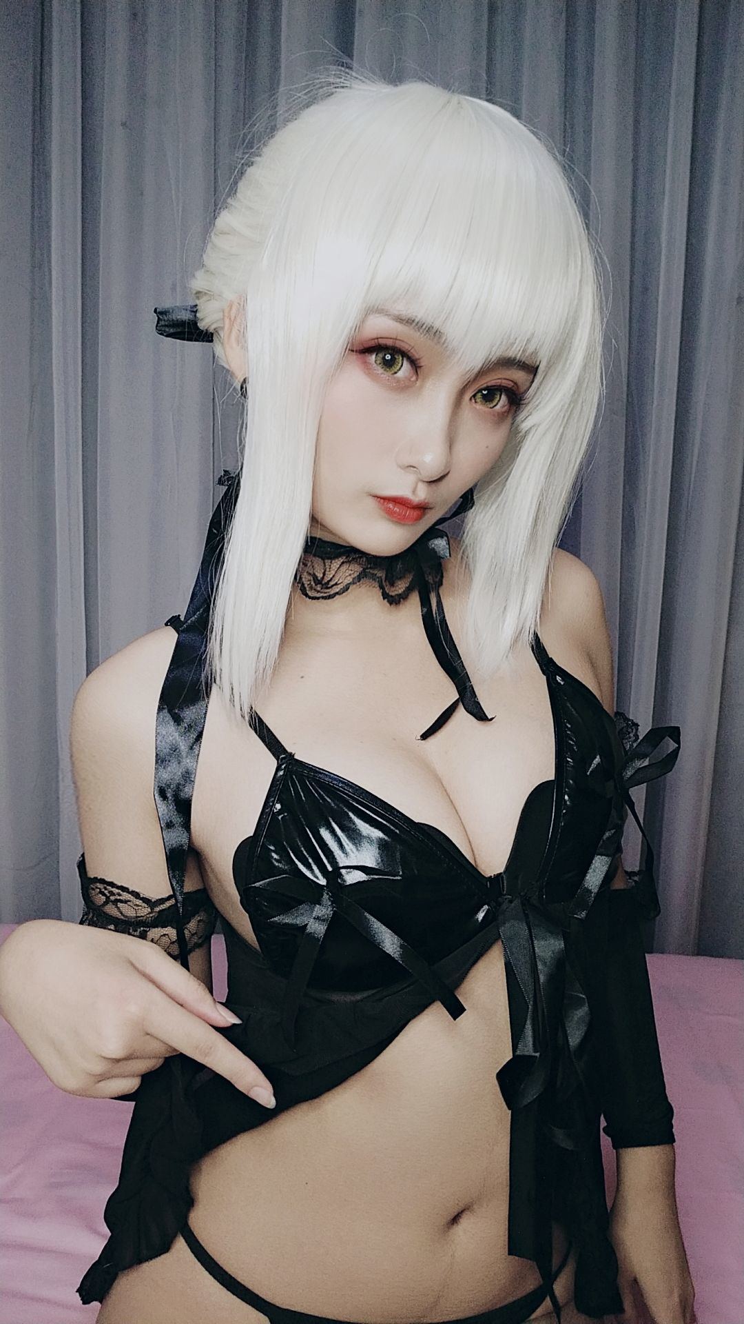 COS Phúc lợi] Blogger Anime Lạc Ly  belle SAMA - Ngai vàng Áo ngủ Hắc Đần