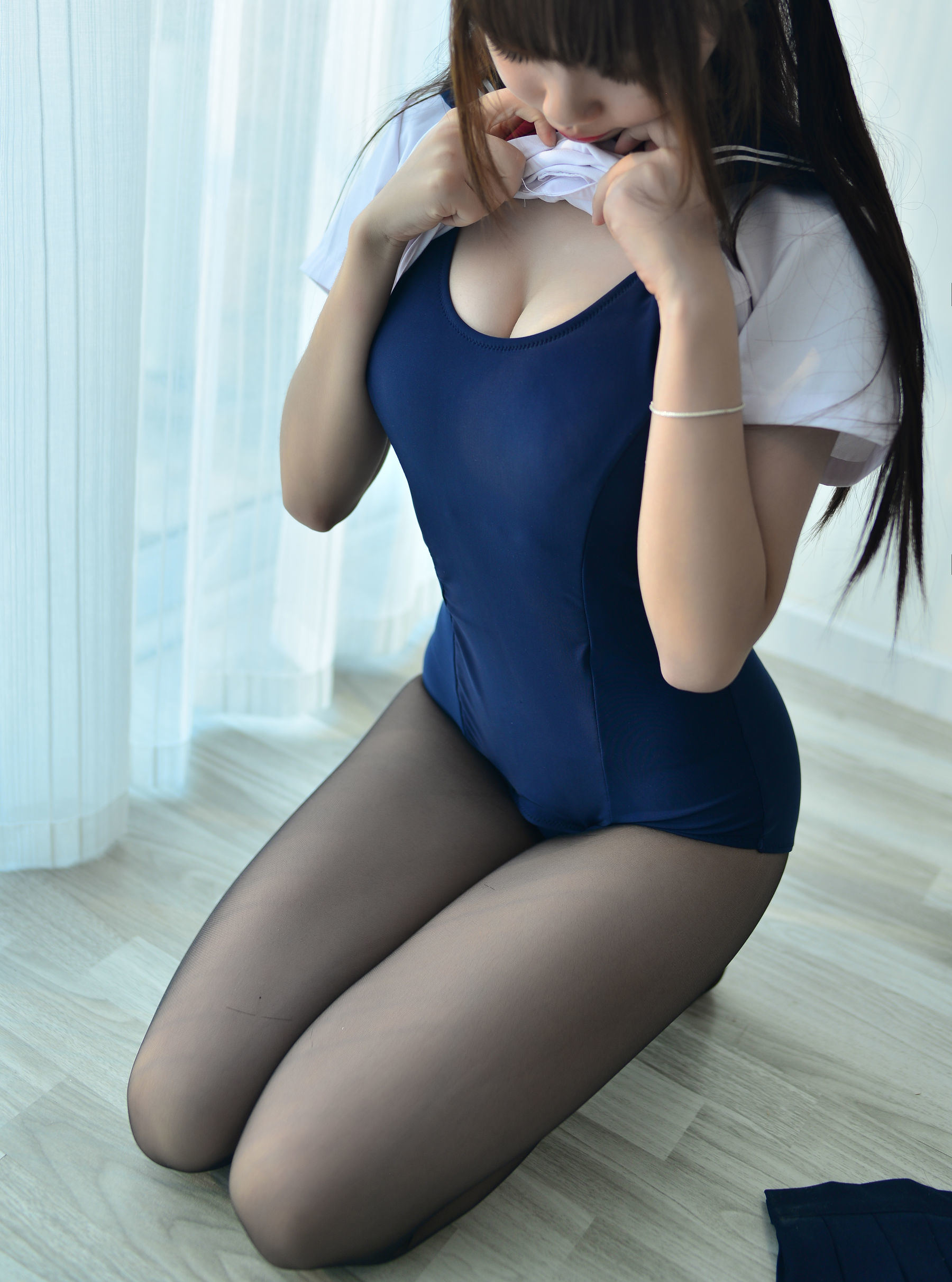 COS Phúc lợi] Cosplay chị gái Tuyết Kỳ - Vớ đen JK đồ bơi trường học