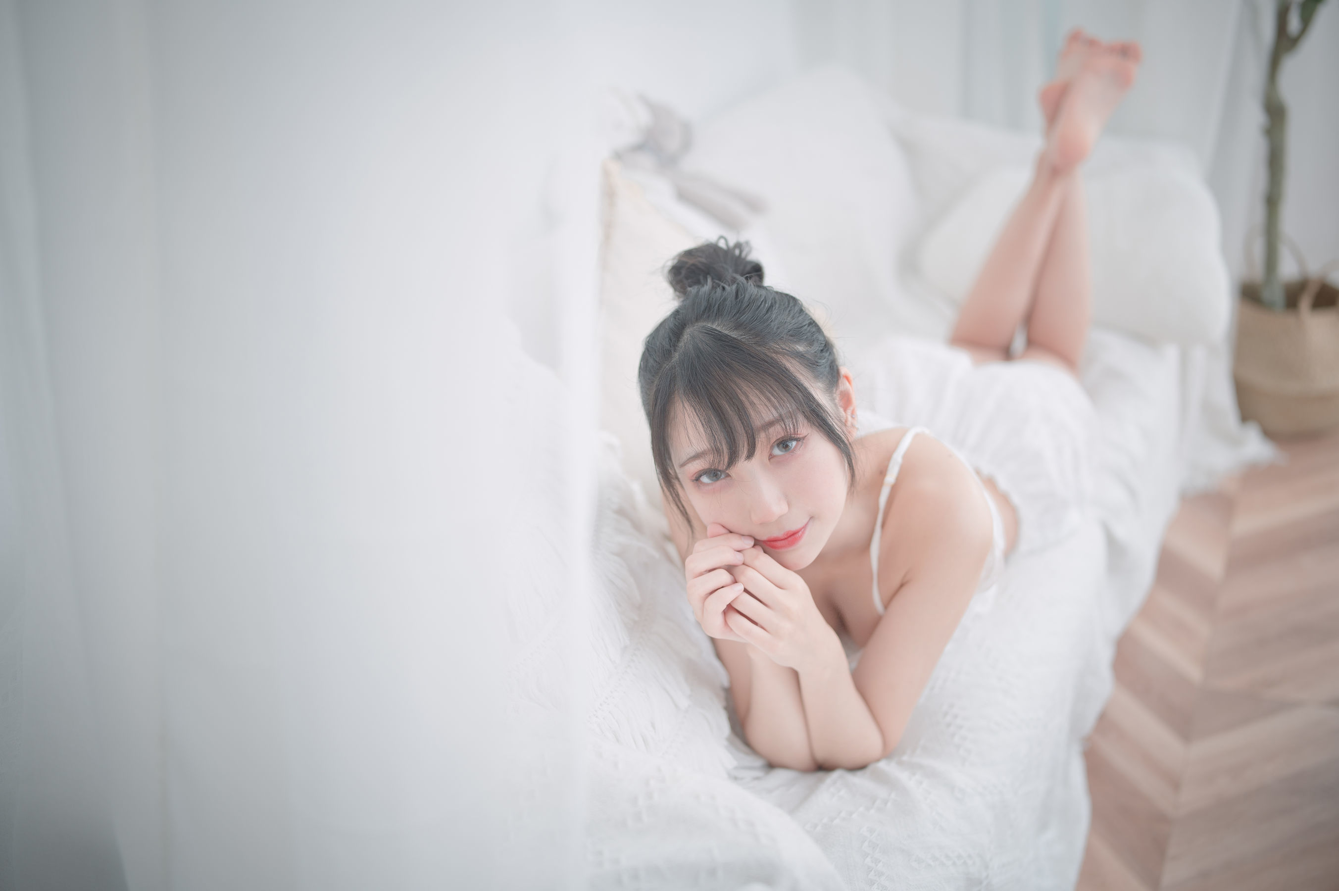 COS Welfare] Zhou Ji is a cute bunny - white pajamas