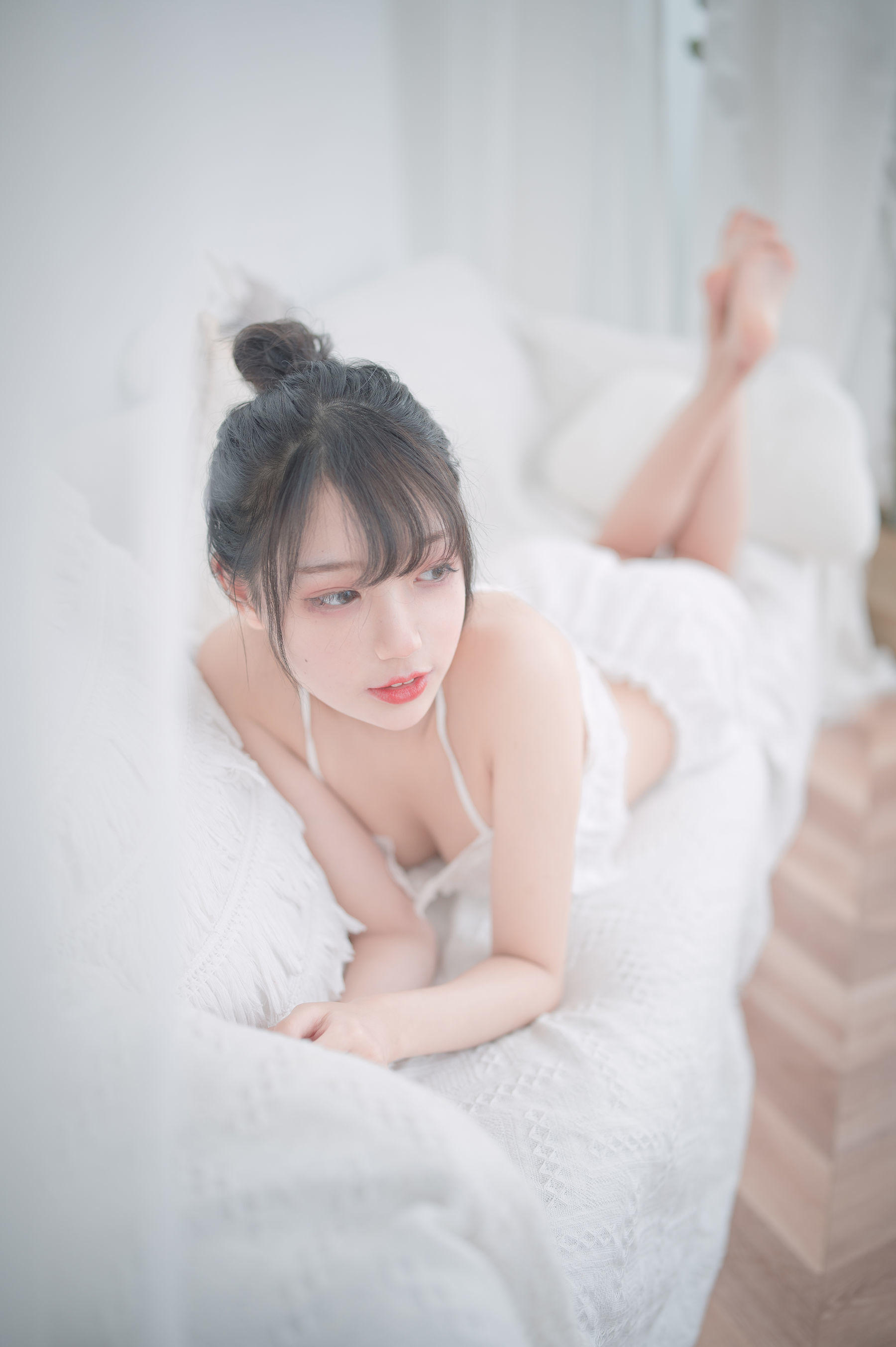 COS Welfare] Zhou Ji is a cute bunny - white pajamas