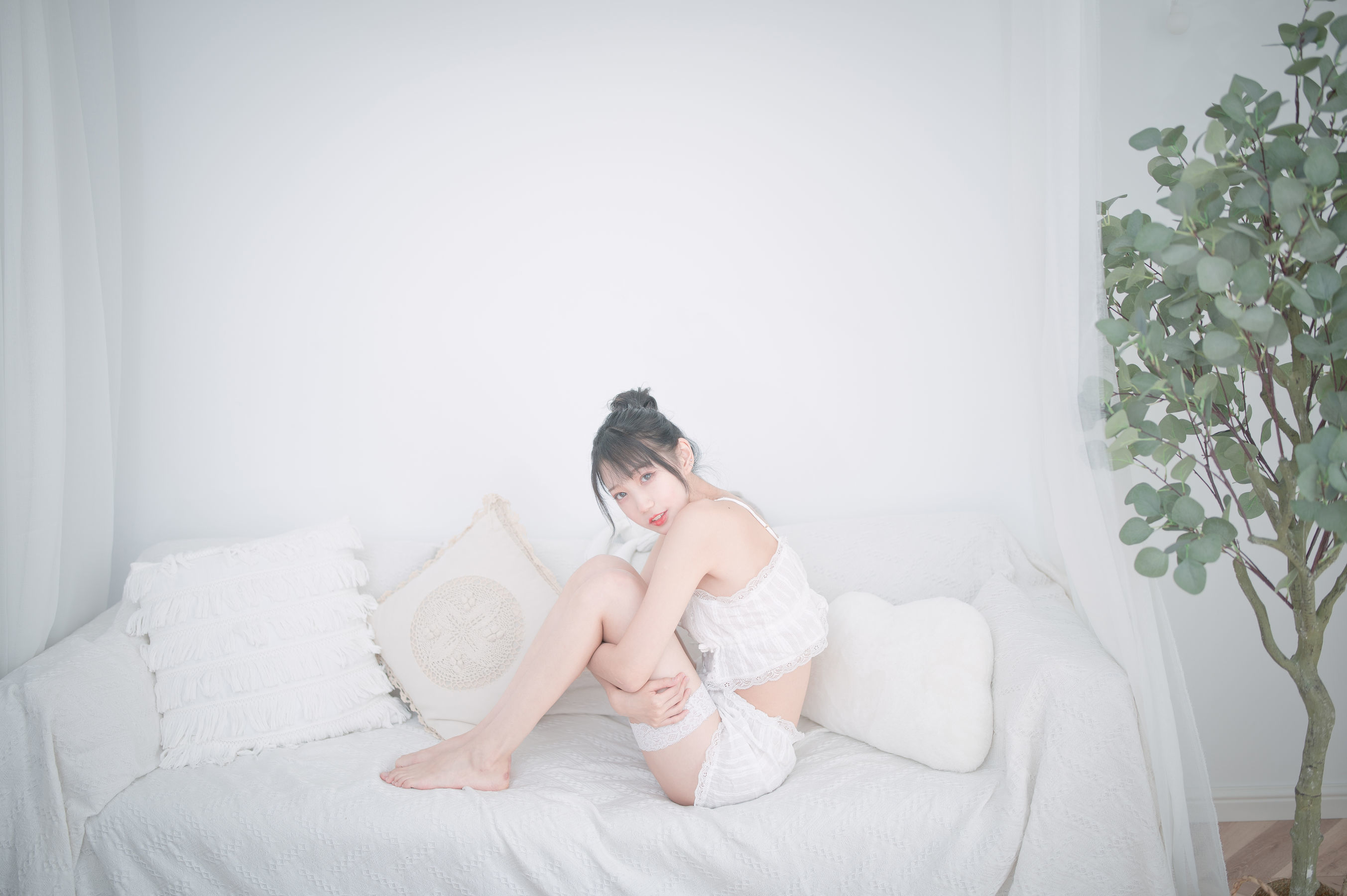 COS Welfare] Zhou Ji is a cute bunny - white pajamas