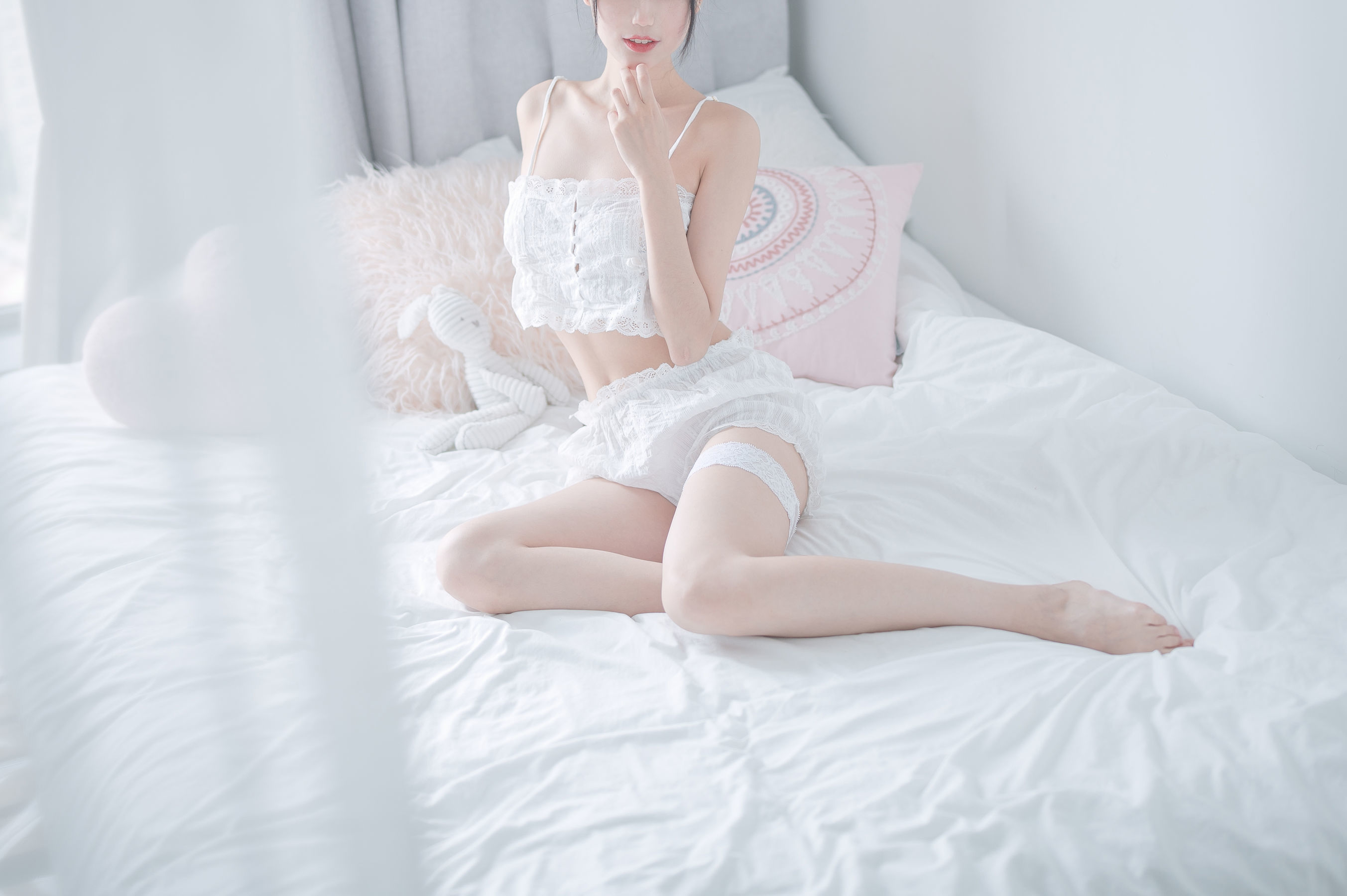 COS Welfare] Zhou Ji is a cute bunny - white pajamas