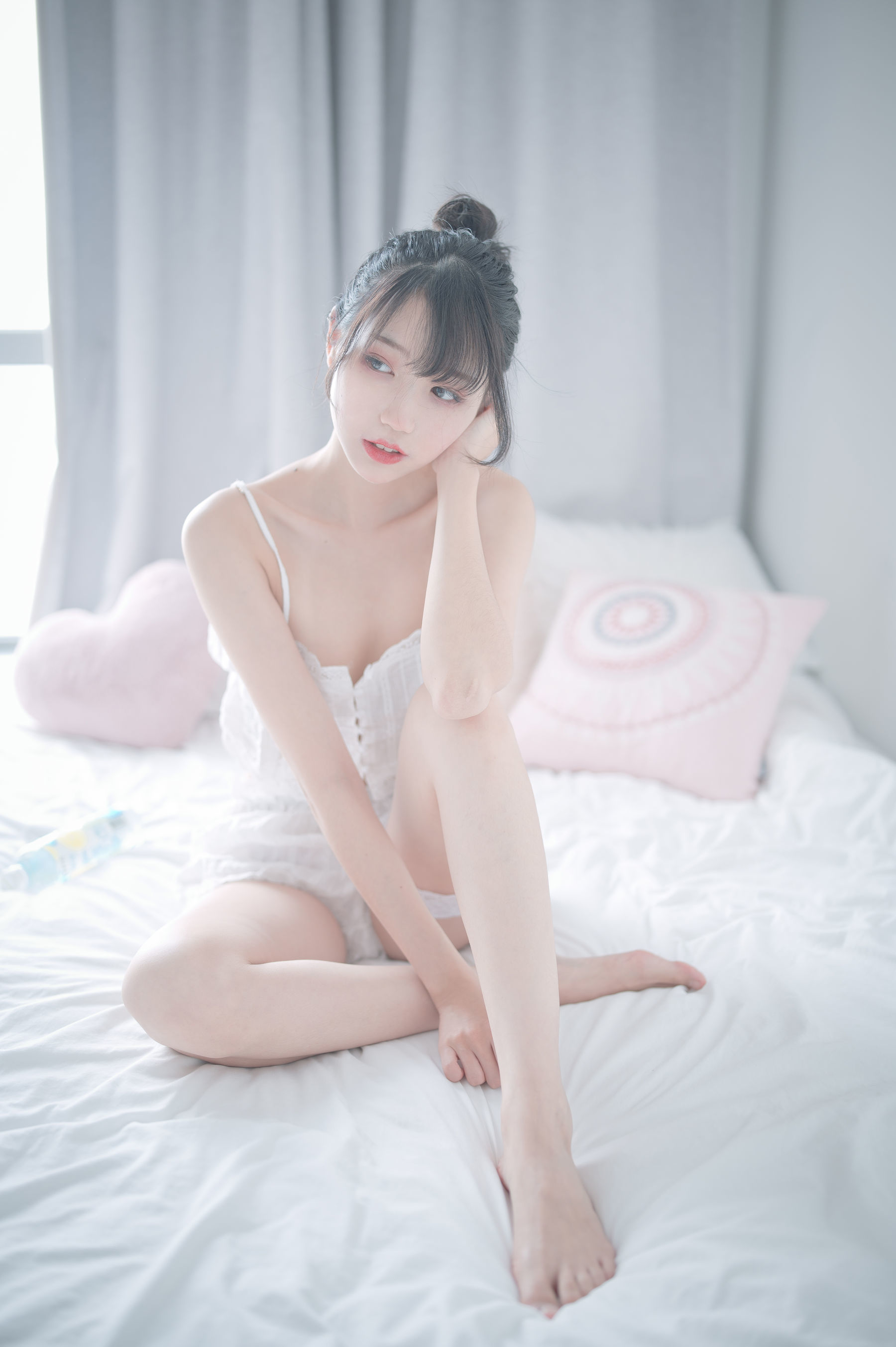 COS Welfare] Zhou Ji is a cute bunny - white pajamas