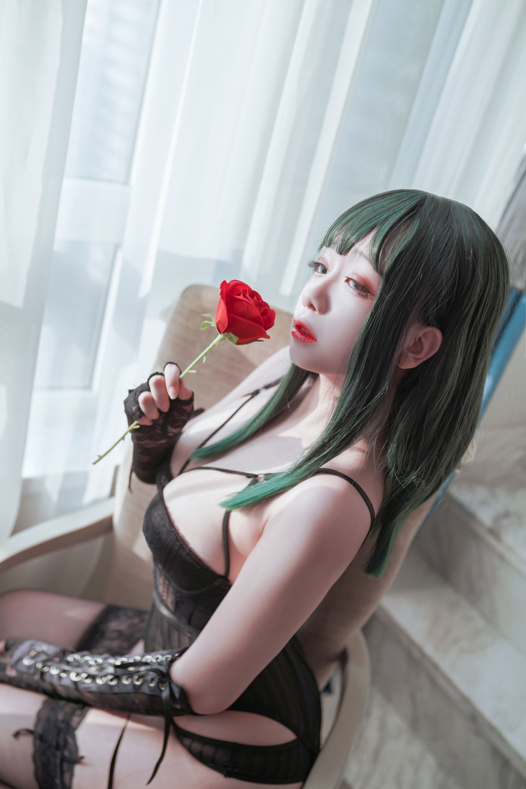 COS福利] Cosplay日奈嬌 - 黑絲緊束