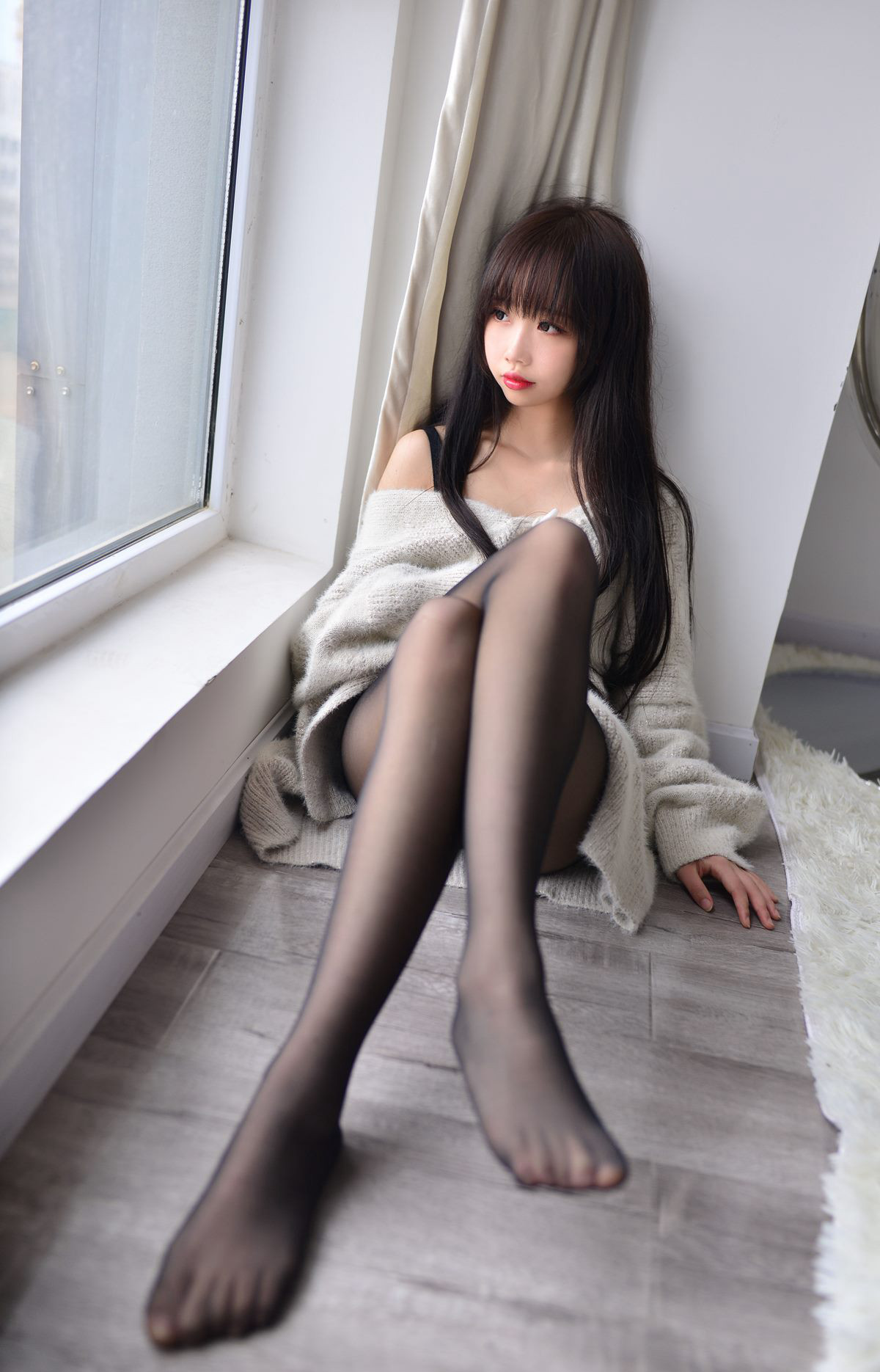 cosplay美女雪琪超污黑絲豐滿美腿絲襪玉足誘惑高清套圖