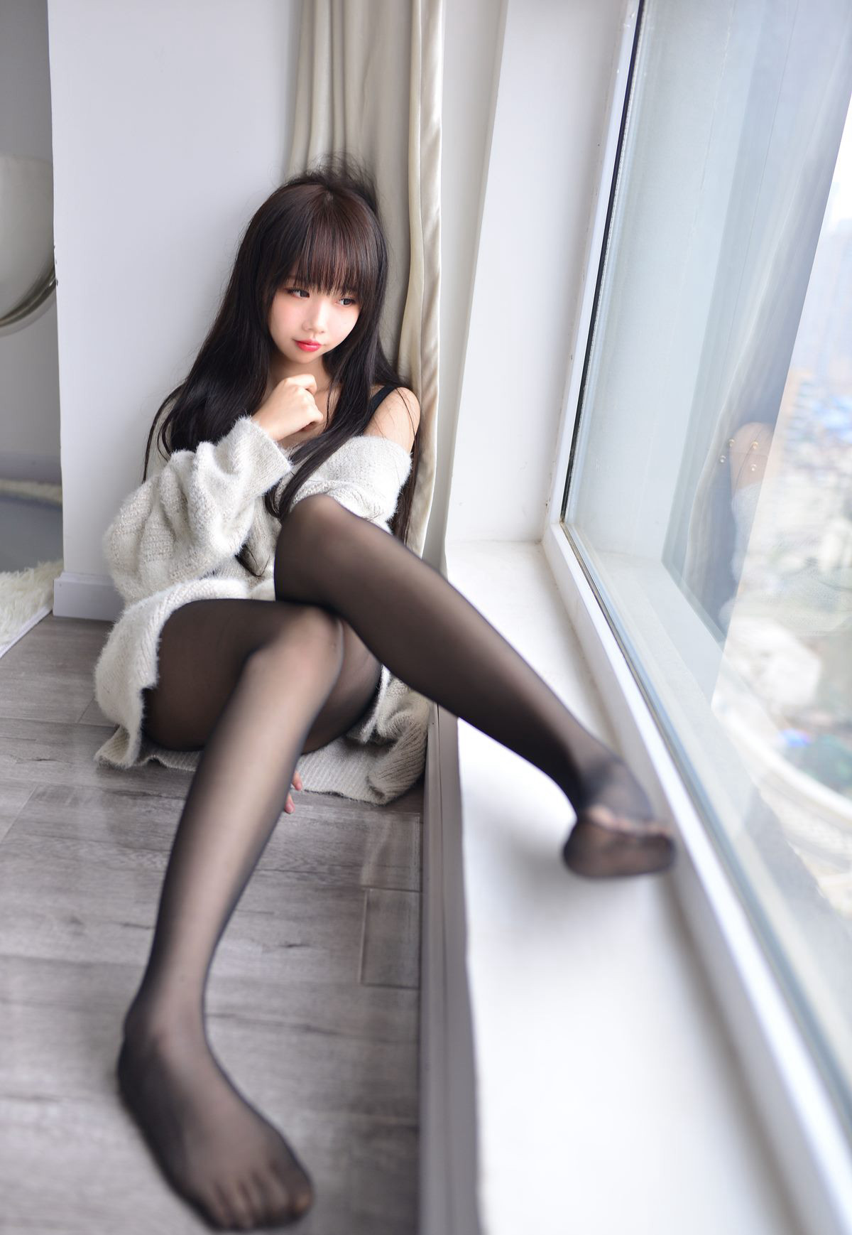 cosplay美女雪琪超污黑絲豐滿美腿絲襪玉足誘惑高清套圖
