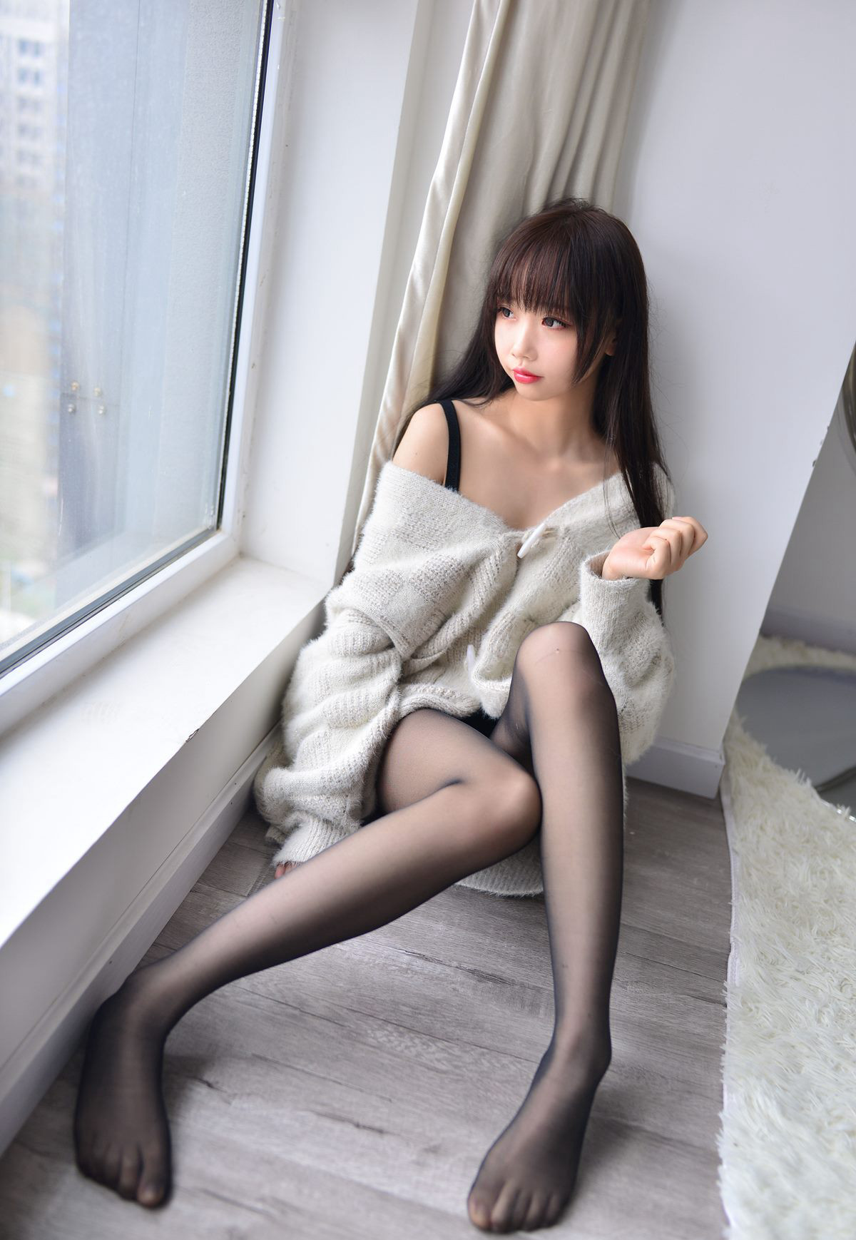 cosplay美女雪琪超污黑絲豐滿美腿絲襪玉足誘惑高清套圖