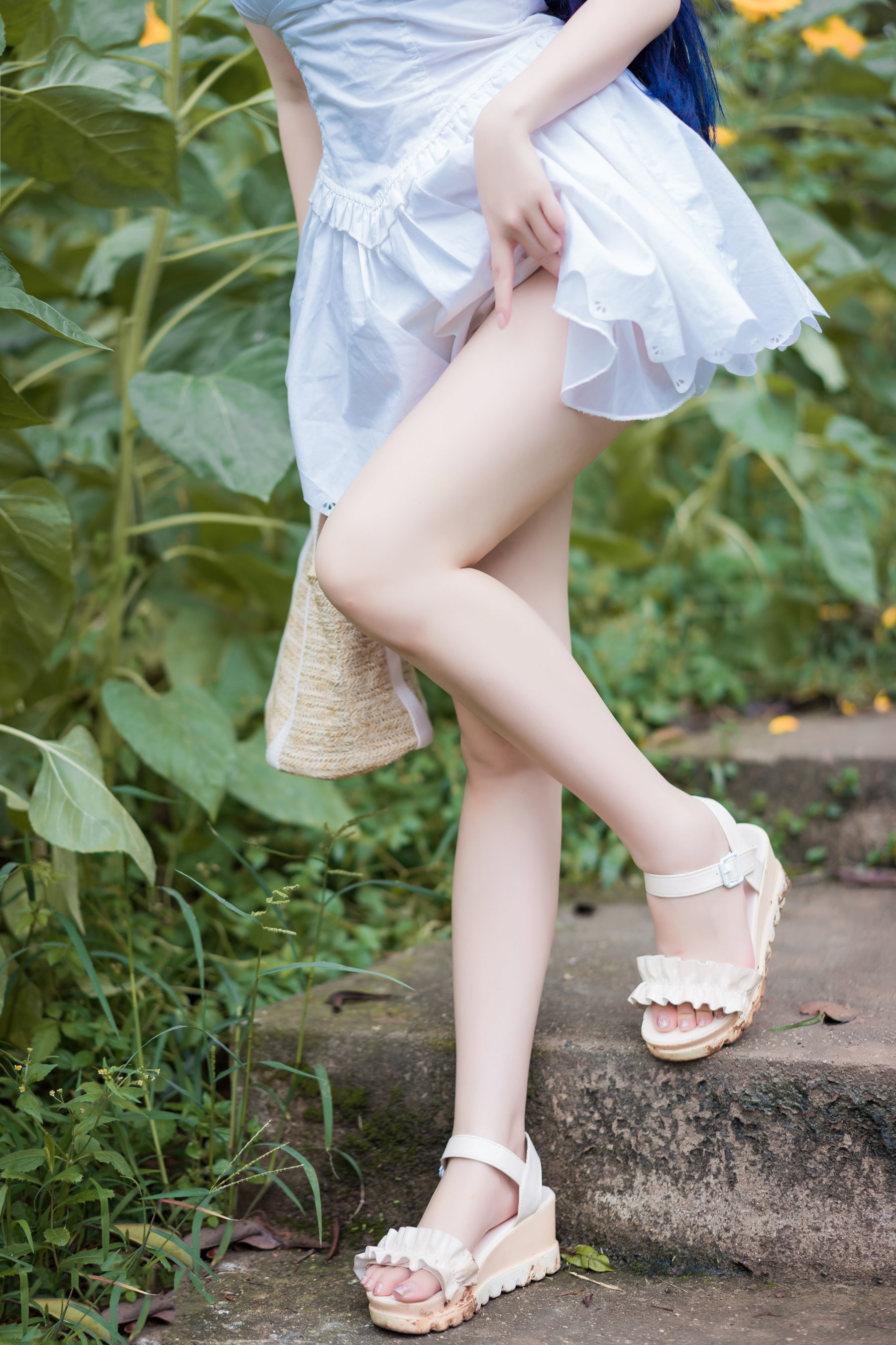 Meow Sugar Film] Vol. 414 Garden White Skirt
