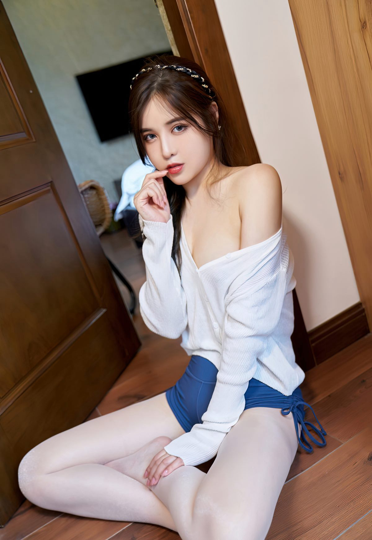 韓靜安白絲美腿豐滿大胸美女高清玉足極品高翹臀