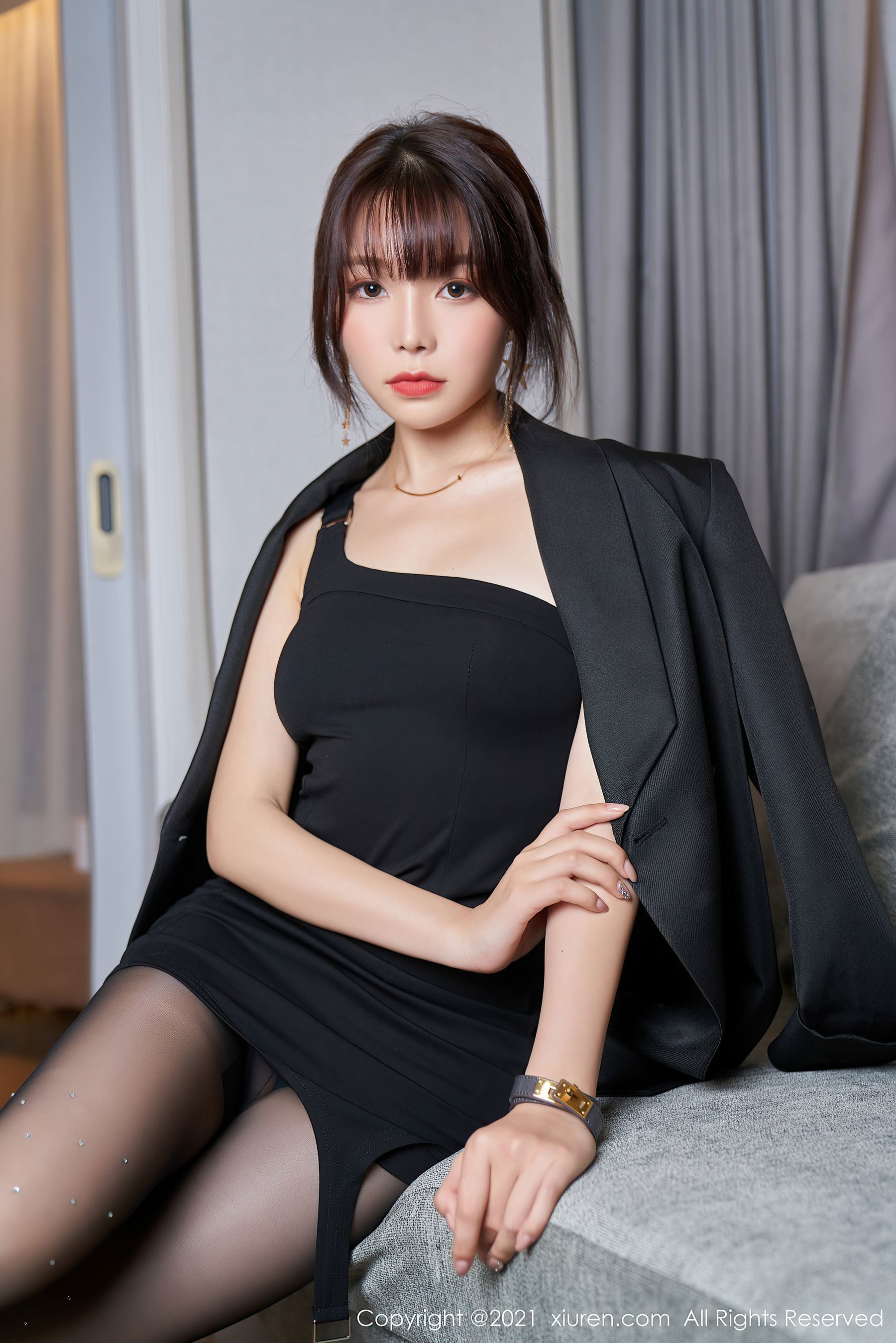 XiuRen] No.3285 Zhi Zhi Booty