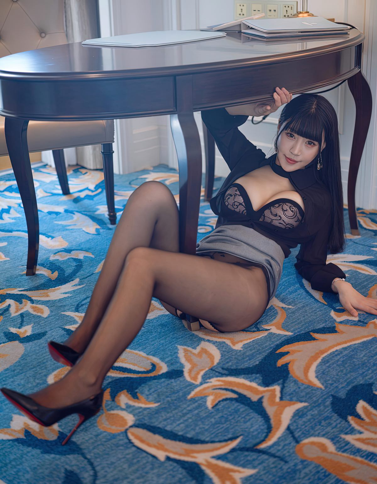 朱可児の黒ストッキング美脚極品巨乳妖艶な女性豊満ストッキング美