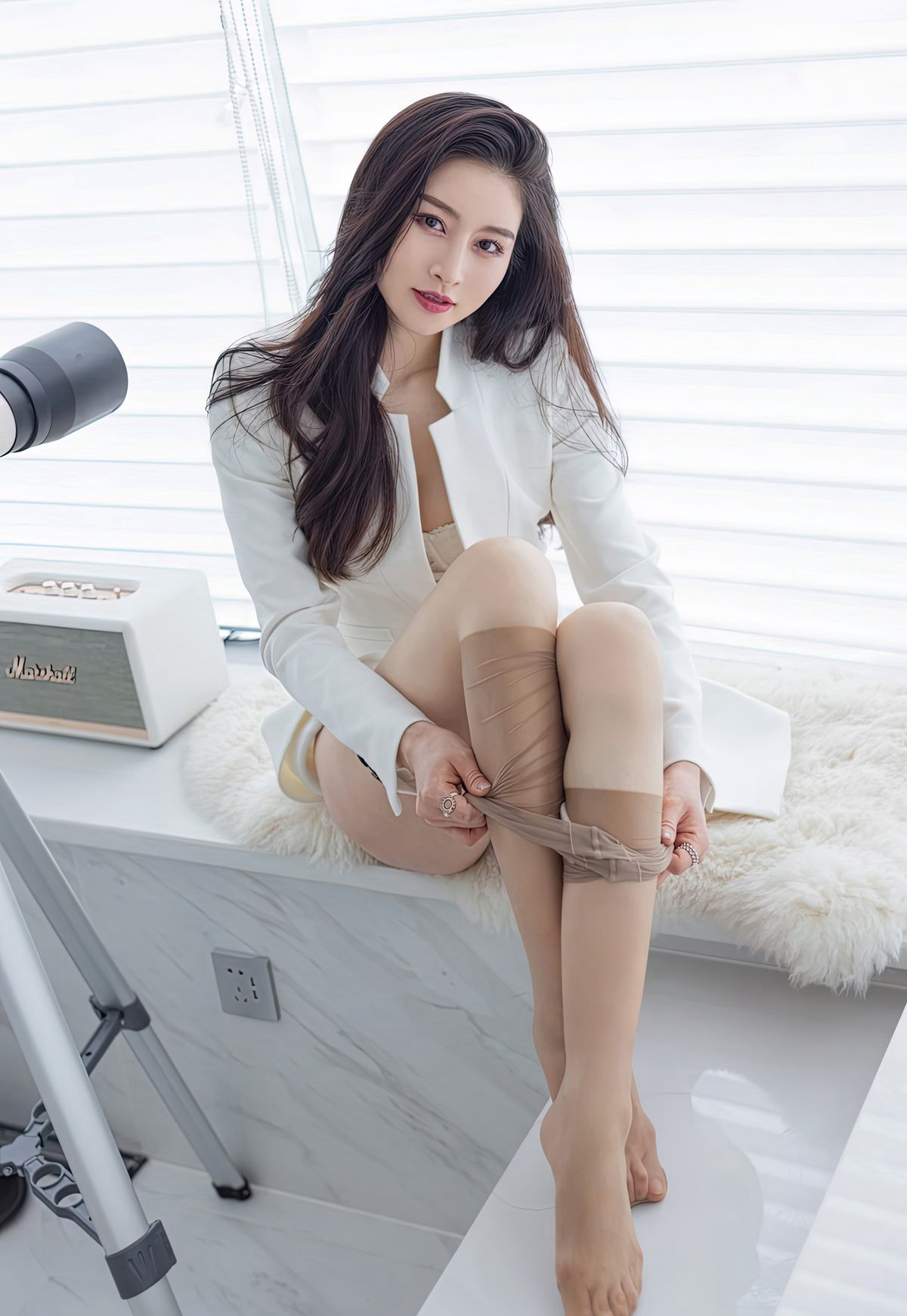 愛蜜社嫩模Vanessa絲襪美腿美女極品肉絲脫絲襪風騷姿勢
