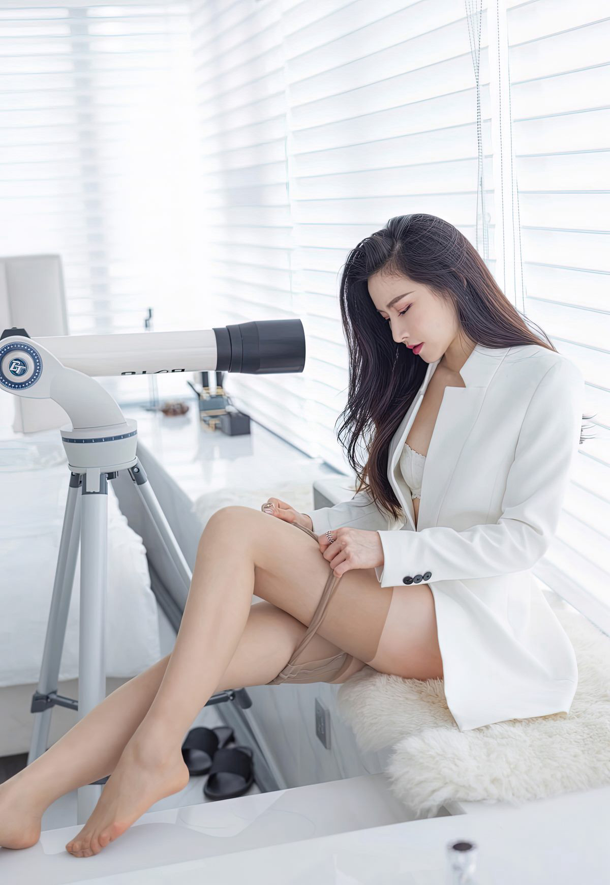 愛蜜社嫩模Vanessa絲襪美腿美女極品肉絲脫絲襪風騷姿勢