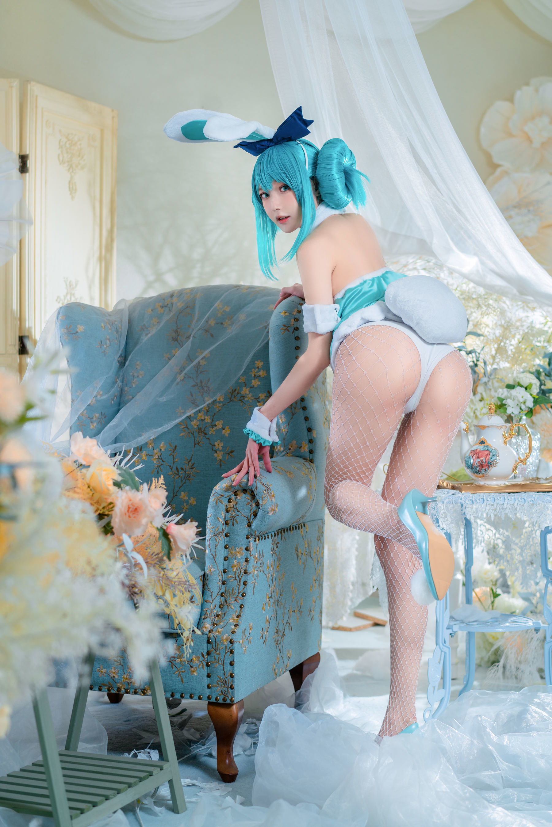COS Welfare] Anime Blogger A Bao is Also a Bunny Girl - White Rabbit Miku