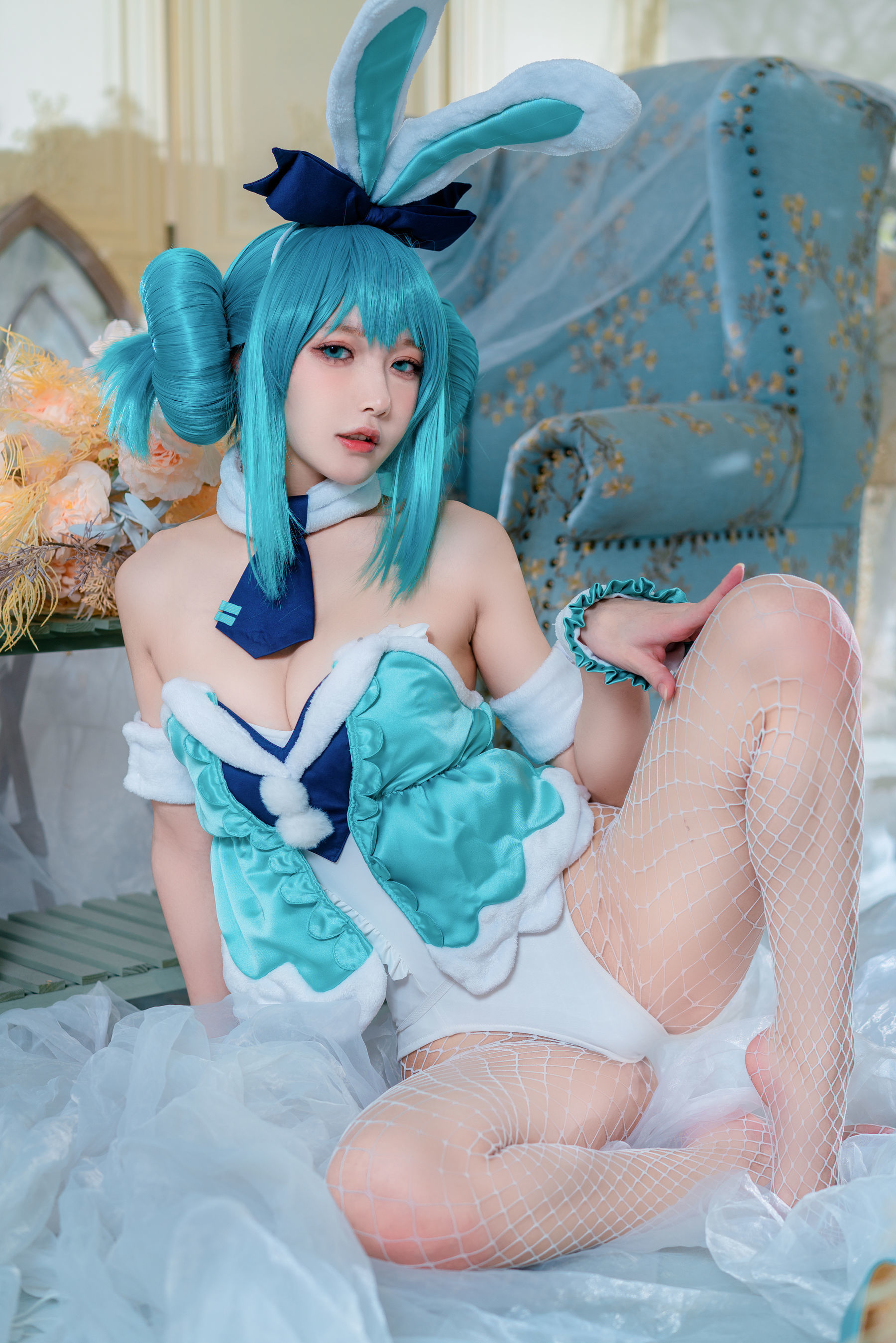 COS Welfare] Anime Blogger A Bao is Also a Bunny Girl - White Rabbit Miku