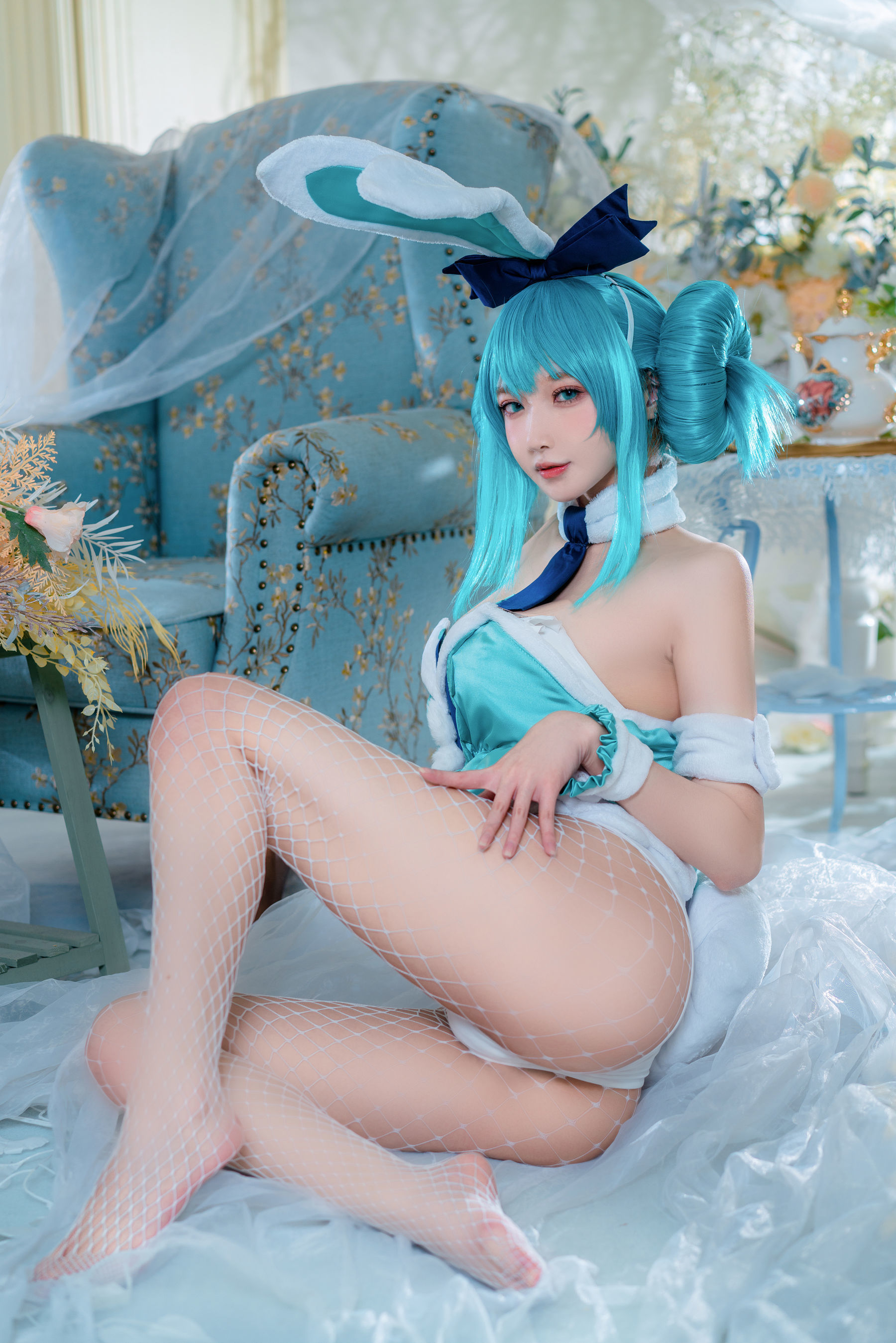 COS Welfare] Anime Blogger A Bao is Also a Bunny Girl - White Rabbit Miku
