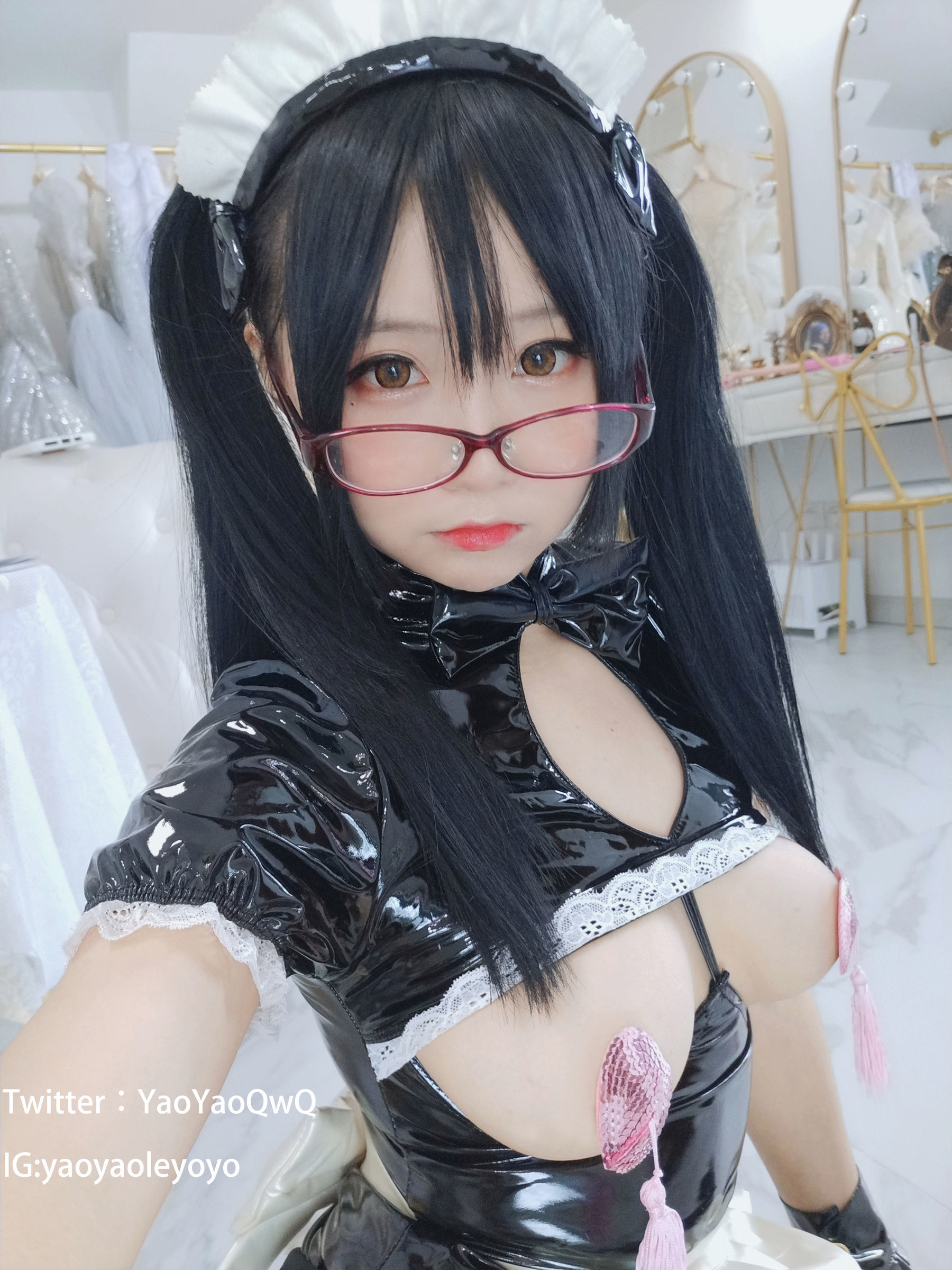 [COS Benefits] Cute Girl Coser Shakes Joyoyo - Devil Maid