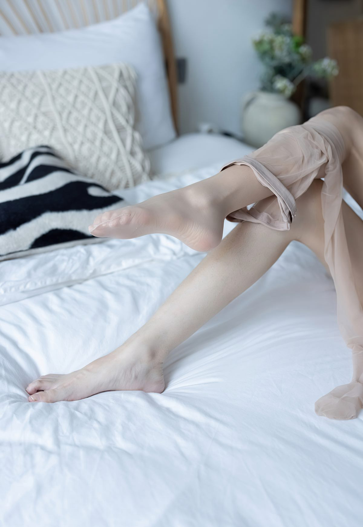 愛蜜社短發美少婦藝軒風騷肉絲襪玉足無內美女美臀誘惑