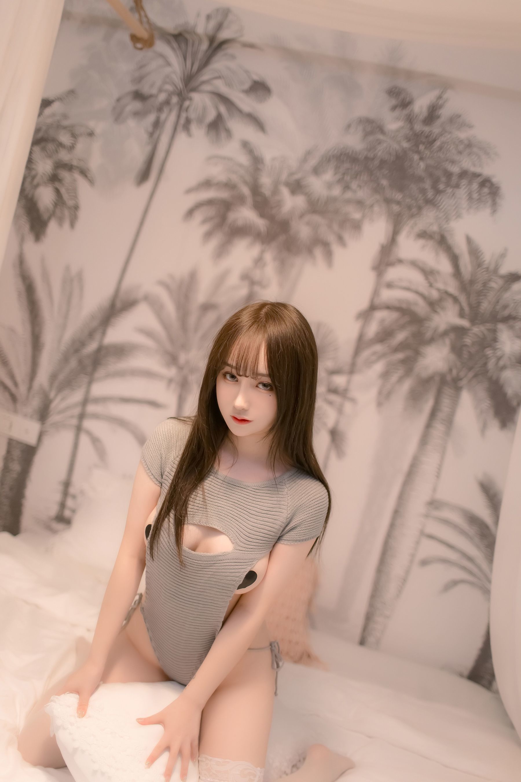 COS Phúc lợi] Streamer Douyu You Mao Xing Xing ovo - Áo len lộ lưng