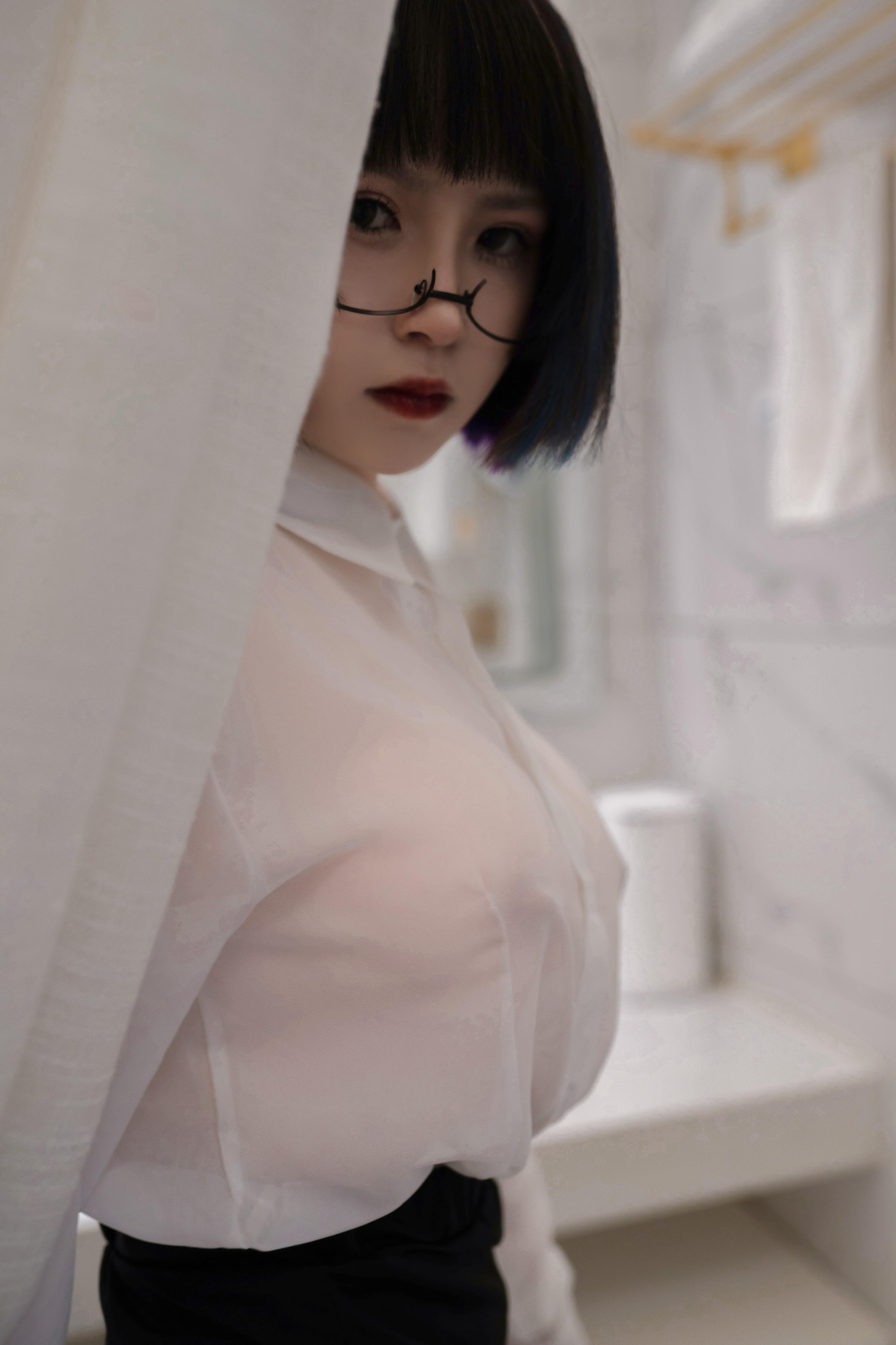 Yunzai Zz – Black Silk Secretary 62P