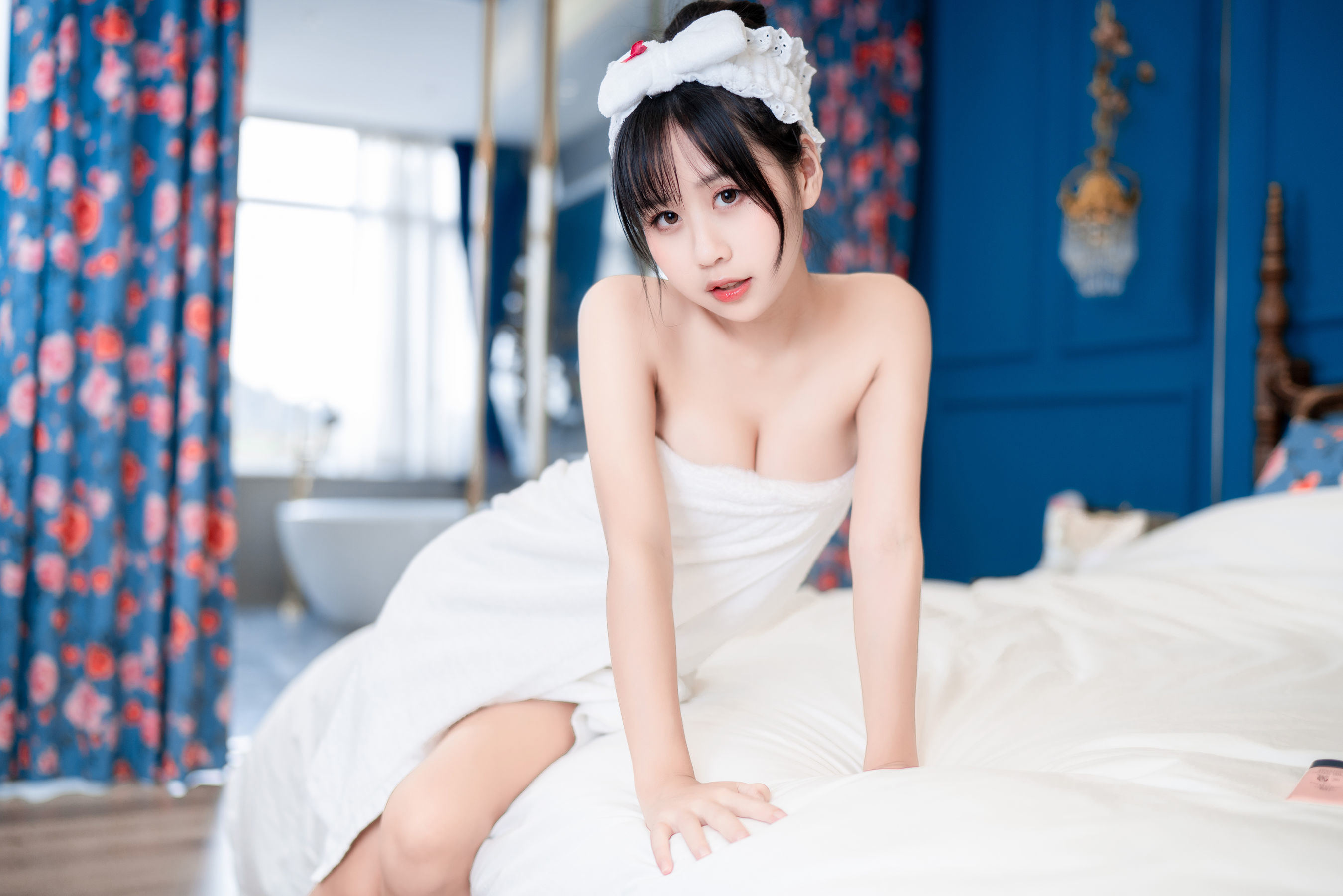COS福利] 陽光美少女萌芽兒o0 - 浴巾