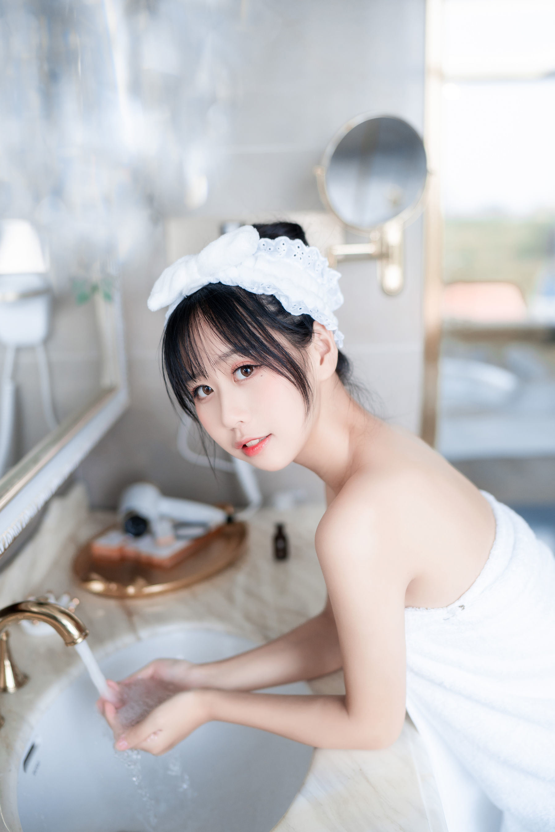 COS福利] 陽光美少女萌芽兒o0 - 浴巾