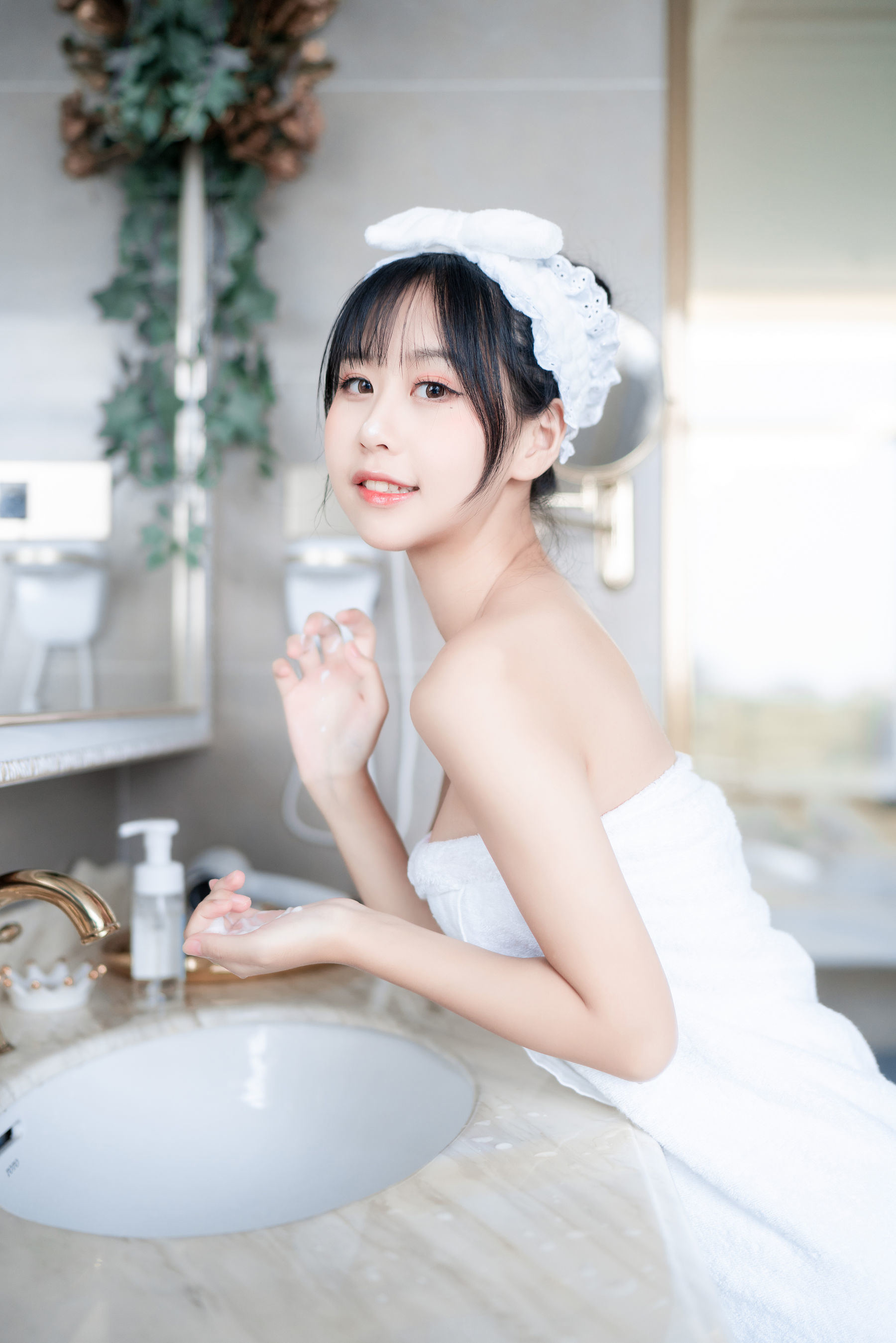 COS福利] 陽光美少女萌芽兒o0 - 浴巾
