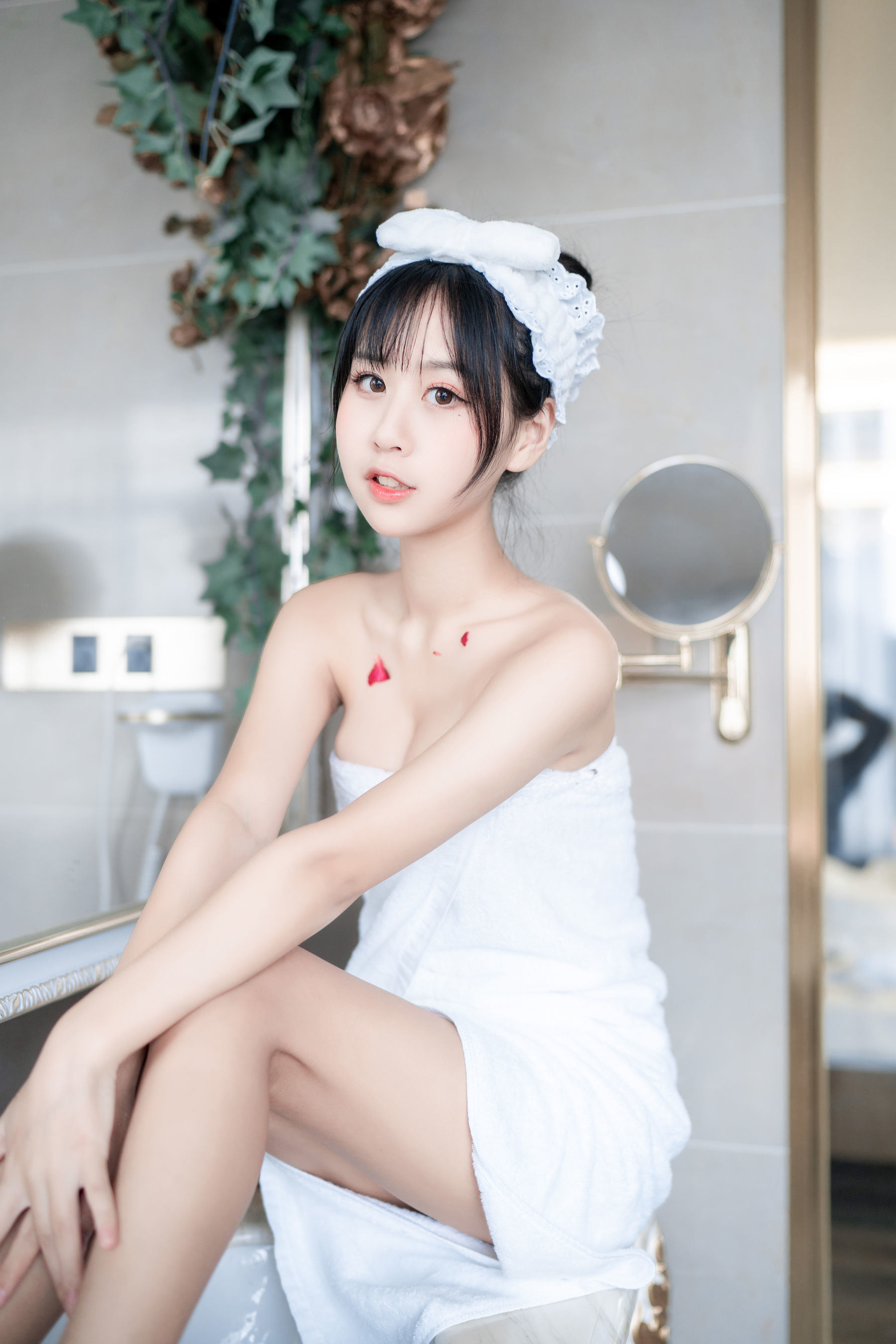COS福利] 陽光美少女萌芽兒o0 - 浴巾