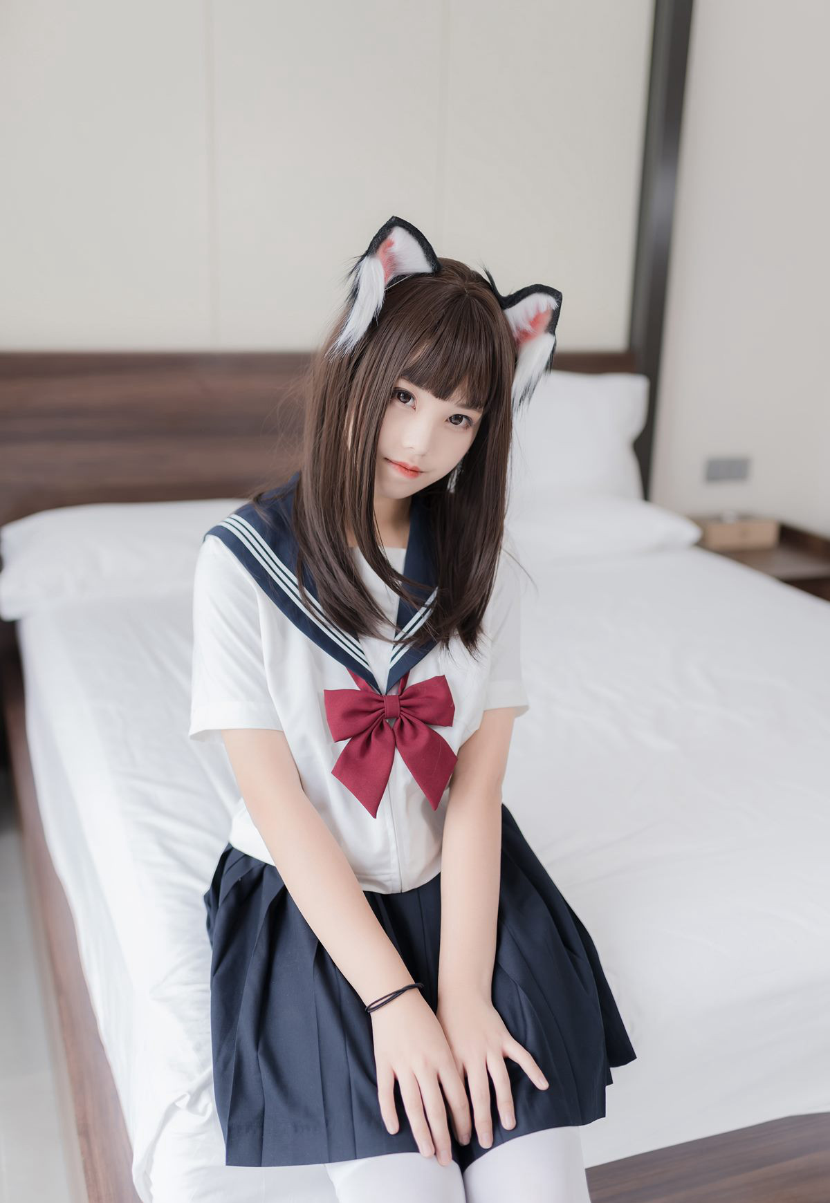 蜜汁貓裘COSPLAY極品白絲學生裝性感超短裙美腿寫真