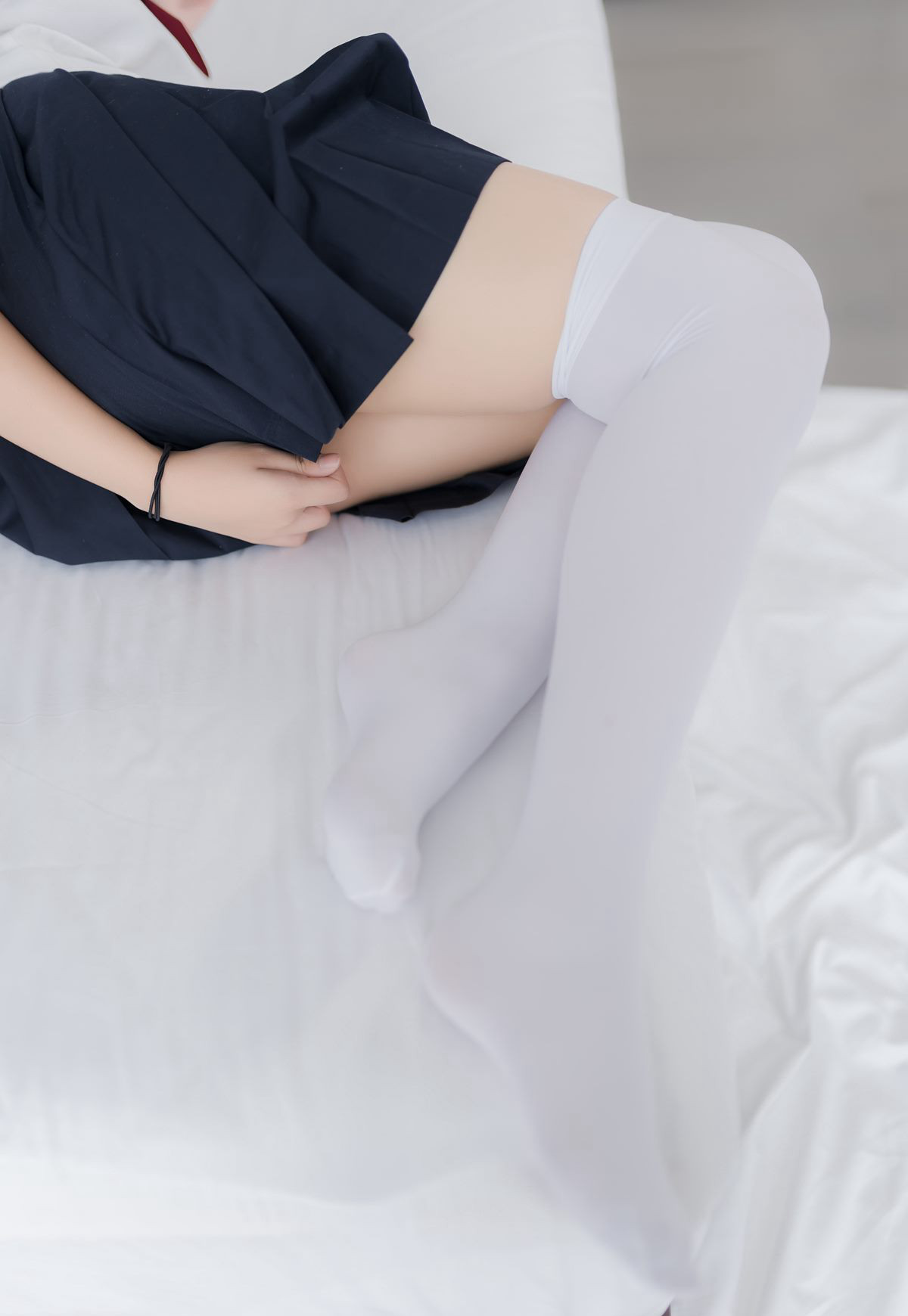 蜜汁貓裘COSPLAY極品白絲學生裝性感超短裙美腿寫真
