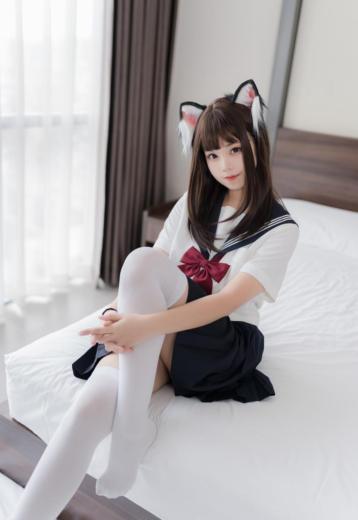 蜜汁貓裘COSPLAY極品白絲學生裝性感超短裙美腿寫真