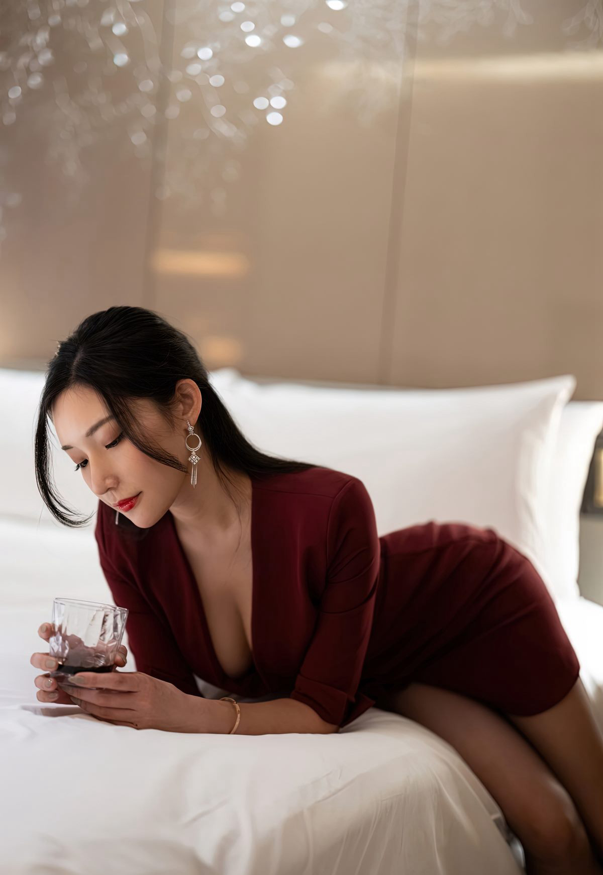愛蜜社小狐狸超薄黒シルク完璧美脚性感秘書ホテル脱ストッキング人図芸術