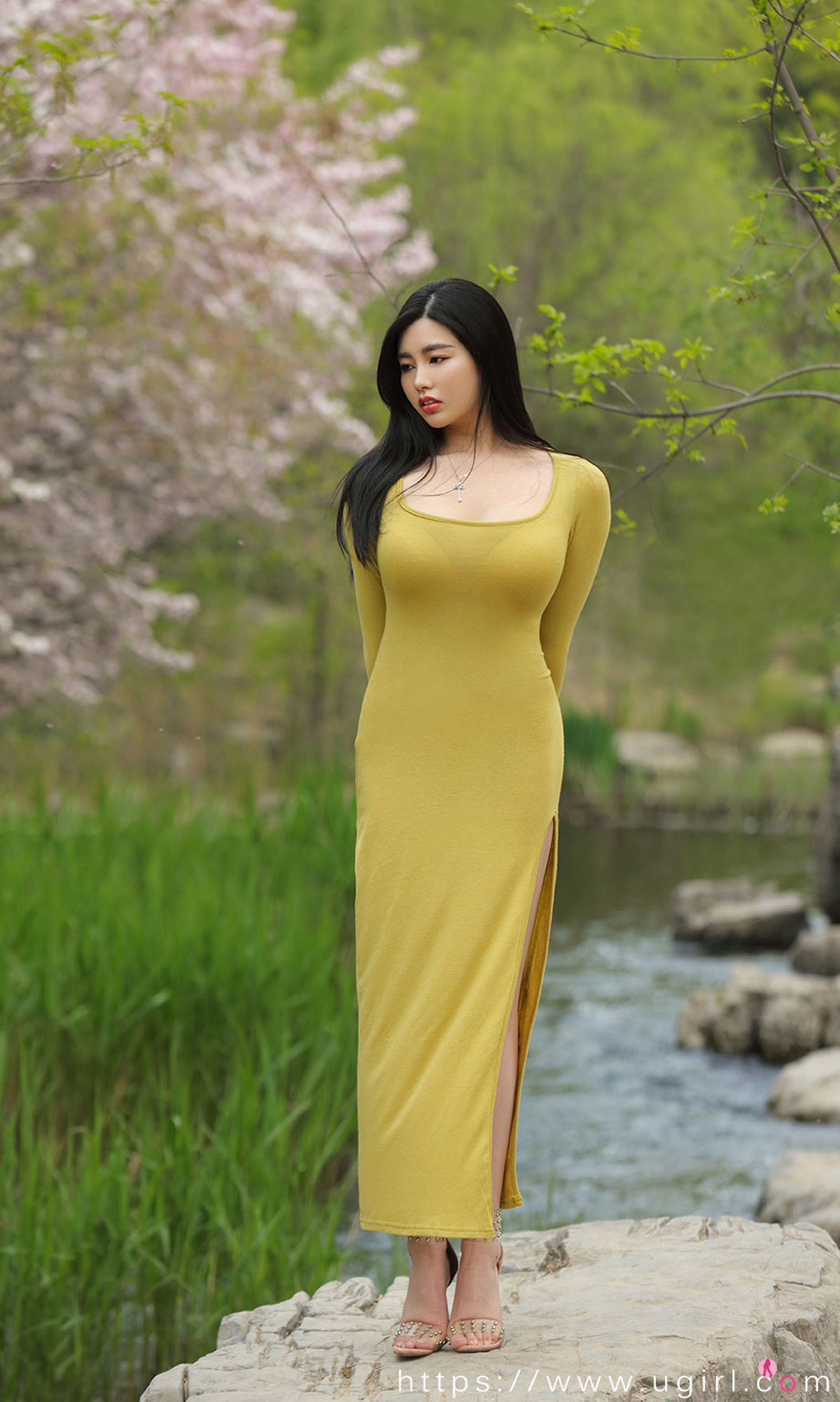 Ai You Wu Ugirls] No.2075 Na Lu Appreciating Spring