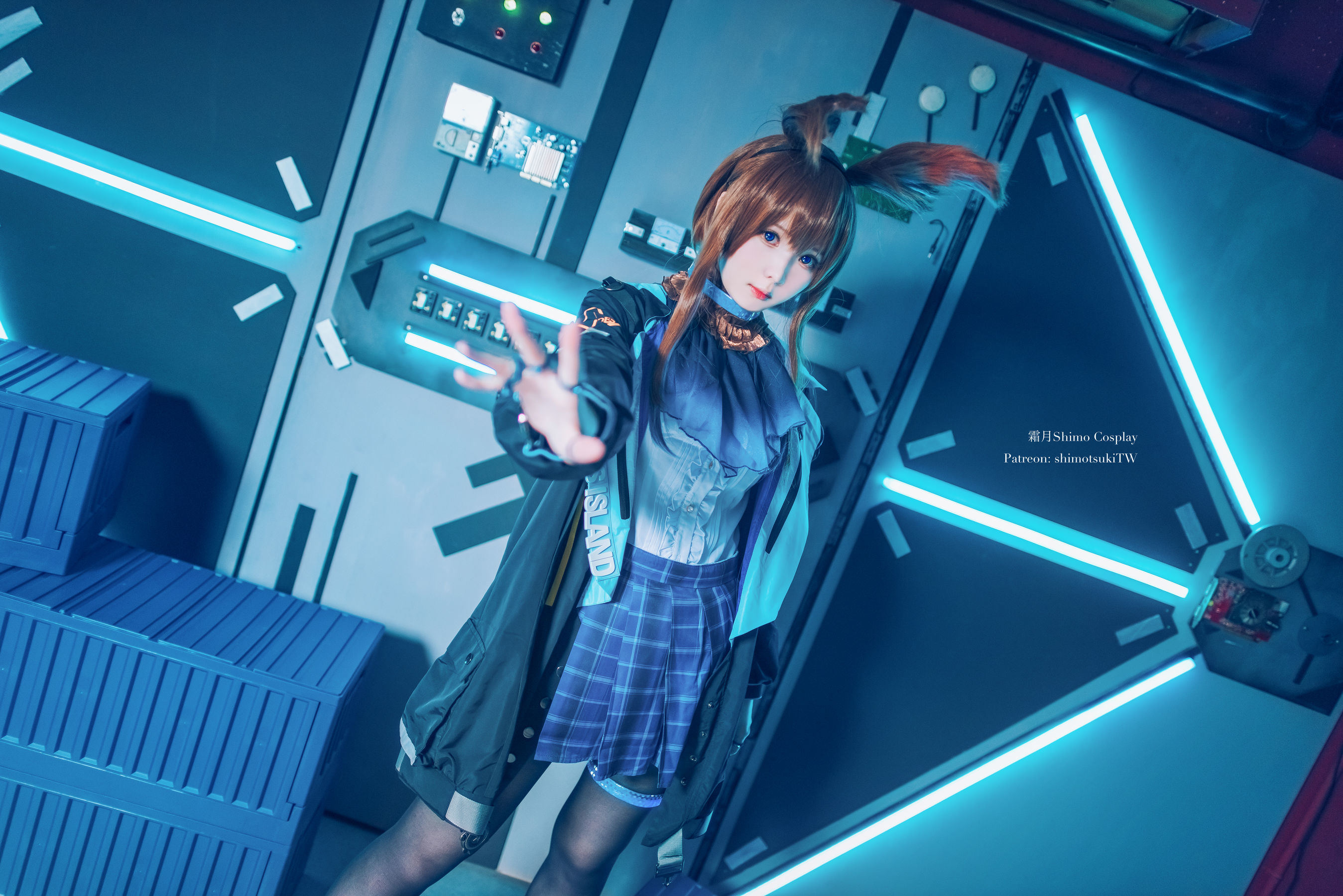 Internet Celebrity Coser Photobook] Weibo girl Shuangyue shimo - Arknights Amiya