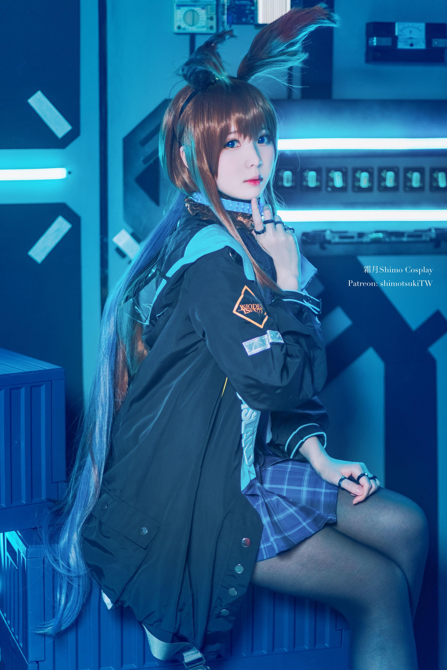 Internet Celebrity Coser Photobook] Weibo girl Shuangyue shimo - Arknights Amiya