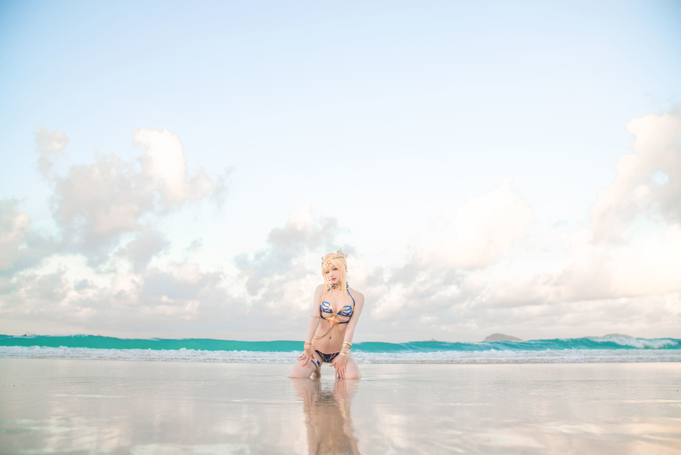 Internet Celebrity Coser Photobook] Qi Si Kuai Wii Photobook - White Gun Swimsuit