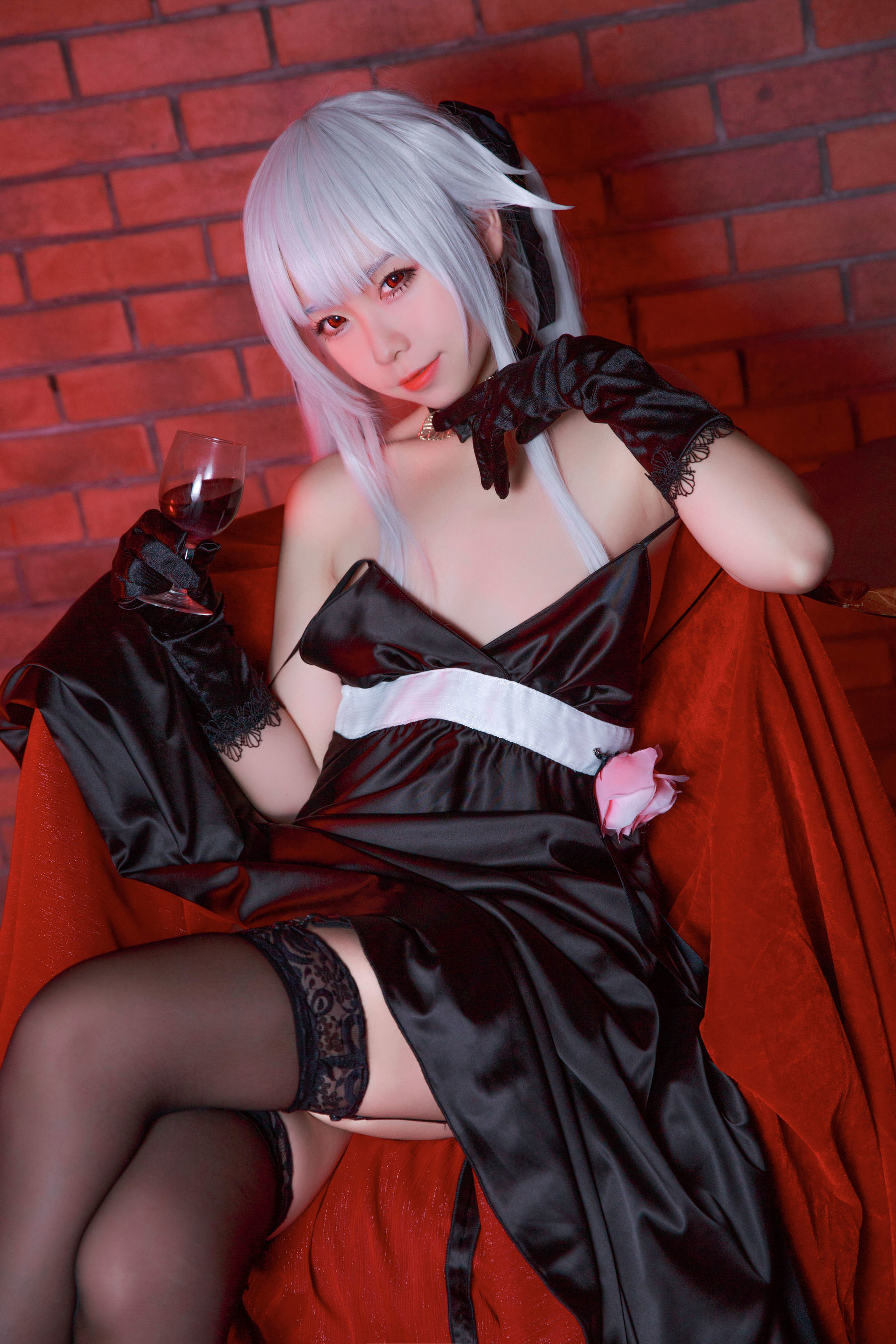Ảnh chân dung Coser nổi tiếng mạng] Blogger anime G44 sẽ không bị thương - Vụ Chi váy đen lễ phục