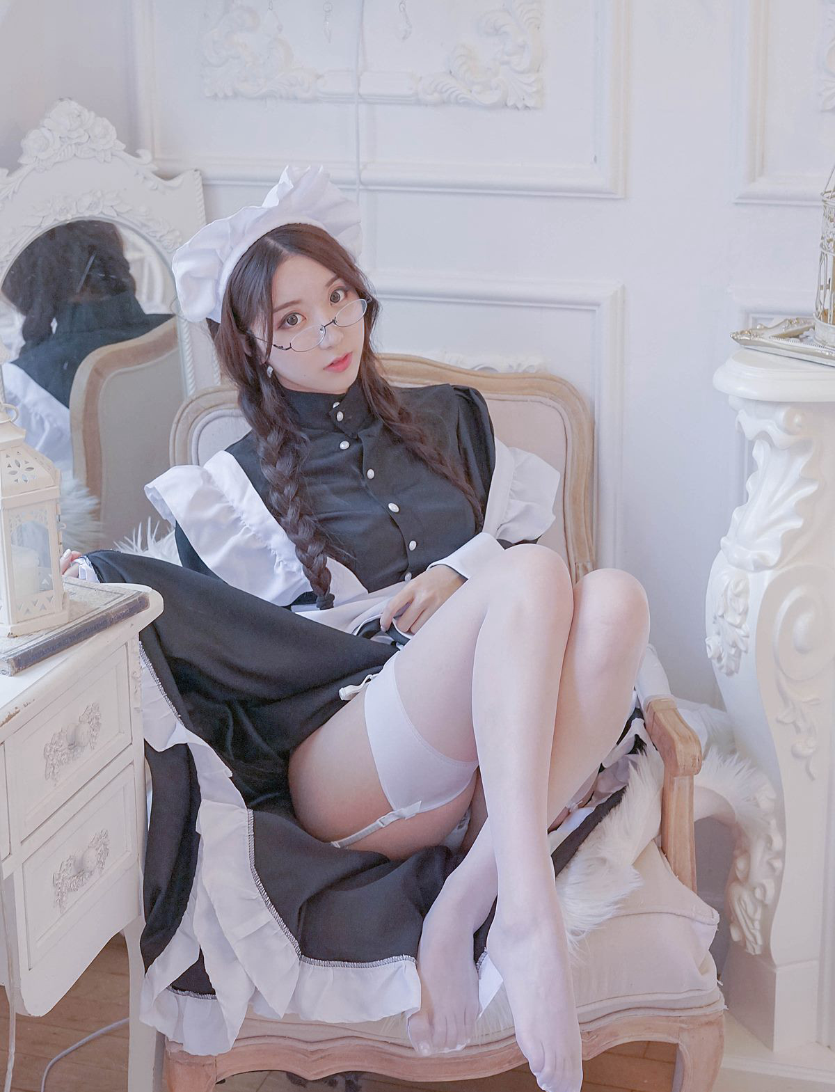 COSPLAY mỹ nữ Hắc Xuyên gợi cảm với tất trắng, đôi chân đẹp, bàn chân ngọc, ảnh HD siêu khiêu dâm quy mô lớn.