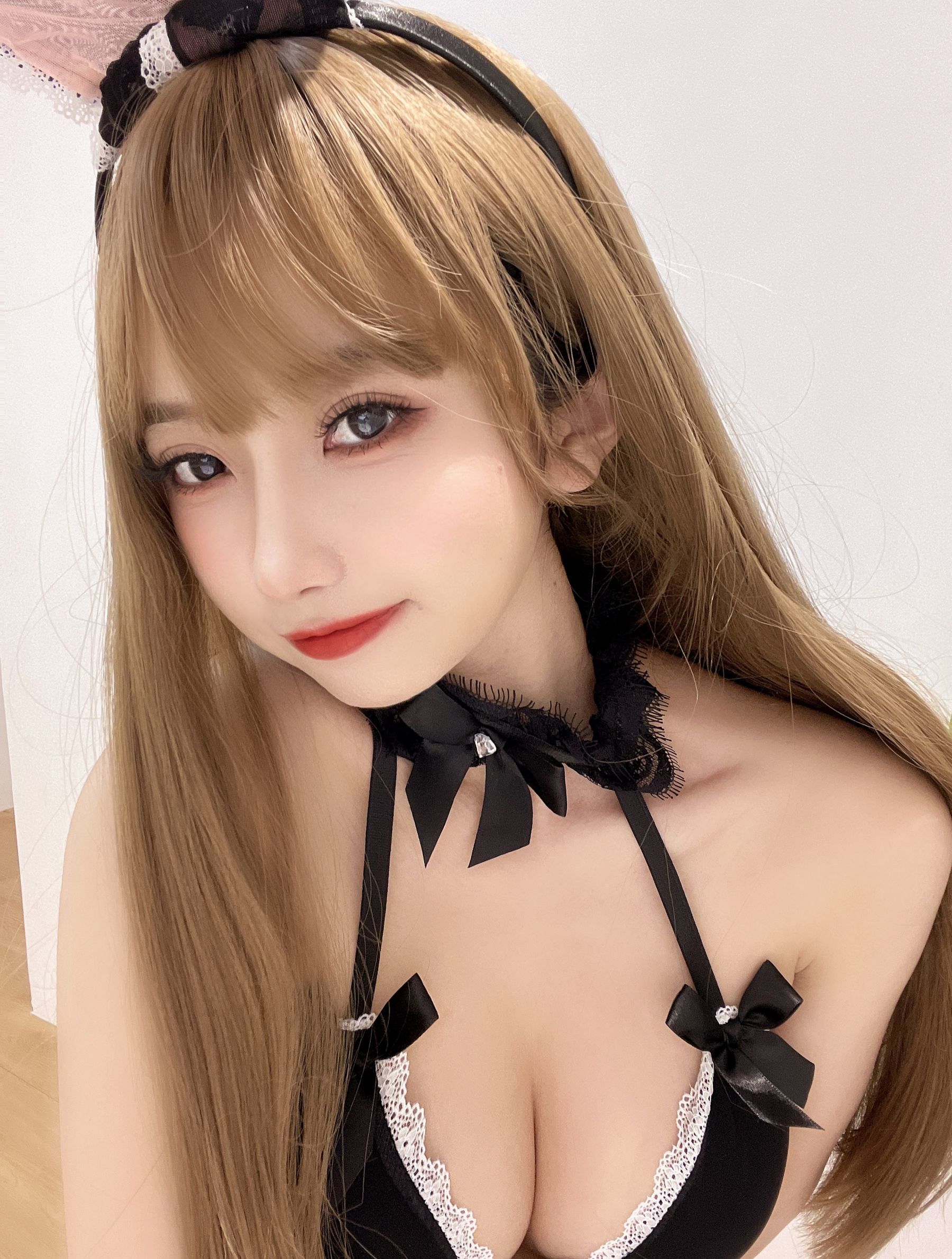 Internet Celebrity Coser Photobook] Fair and Tender Beautiful Girl Guichu Yao - Lace Bunny Girl