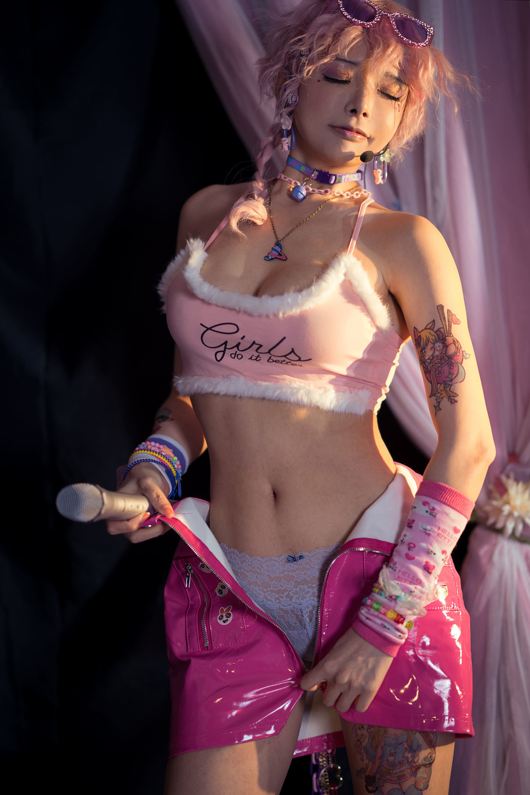 Internet Celebrity Coser Photobook] Qiu and Corgi (Xia Xiaoqiugiuqiu) - Little Idol