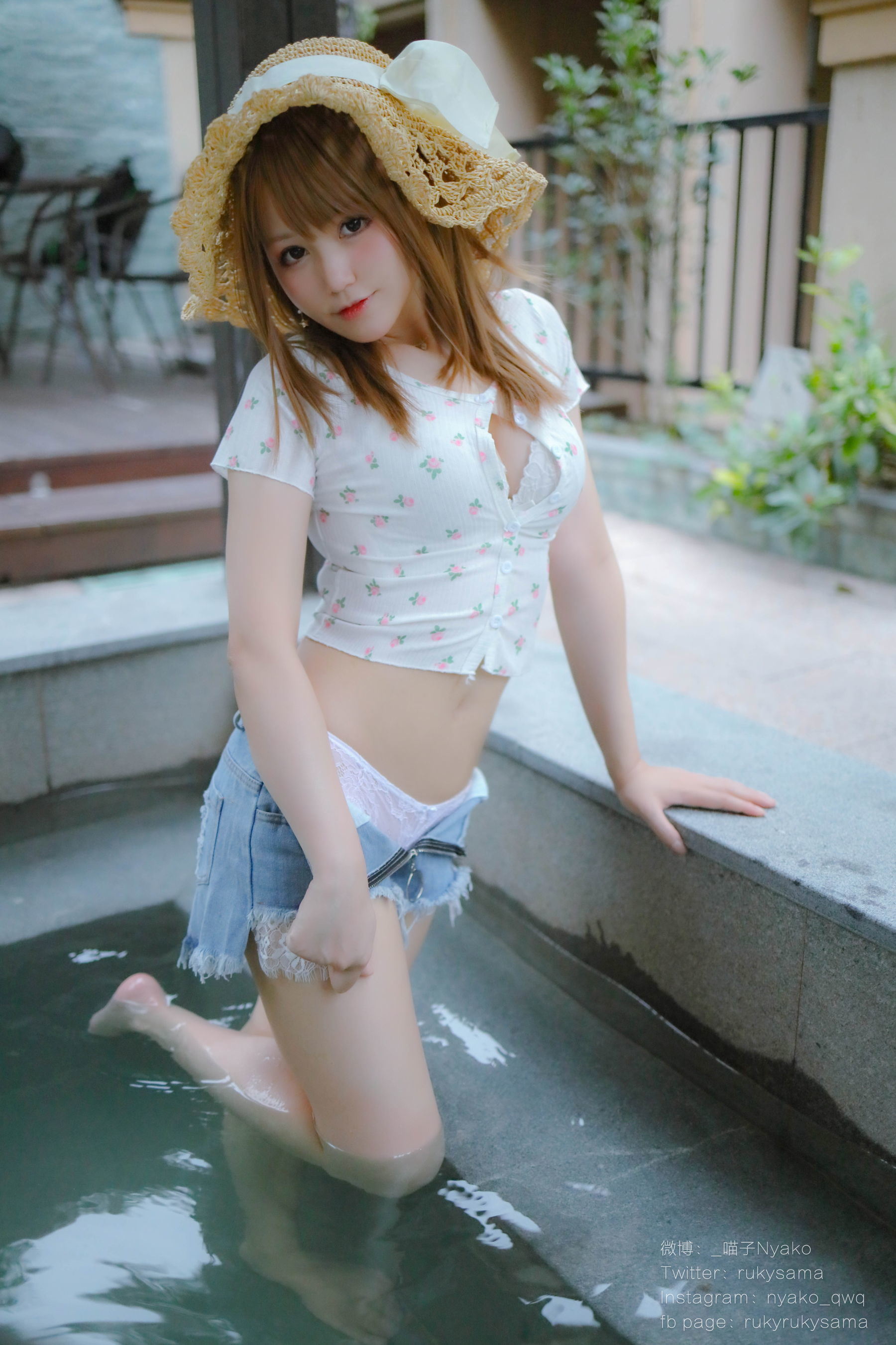 Internet Celebrity Coser Photobook] Cute Girl Nyako Miaozi - Hot Spring Trip