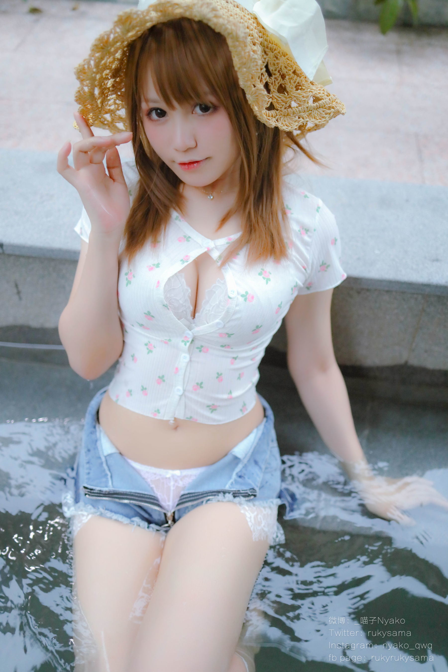 Internet Celebrity Coser Photobook] Cute Girl Nyako Miaozi - Hot Spring Trip