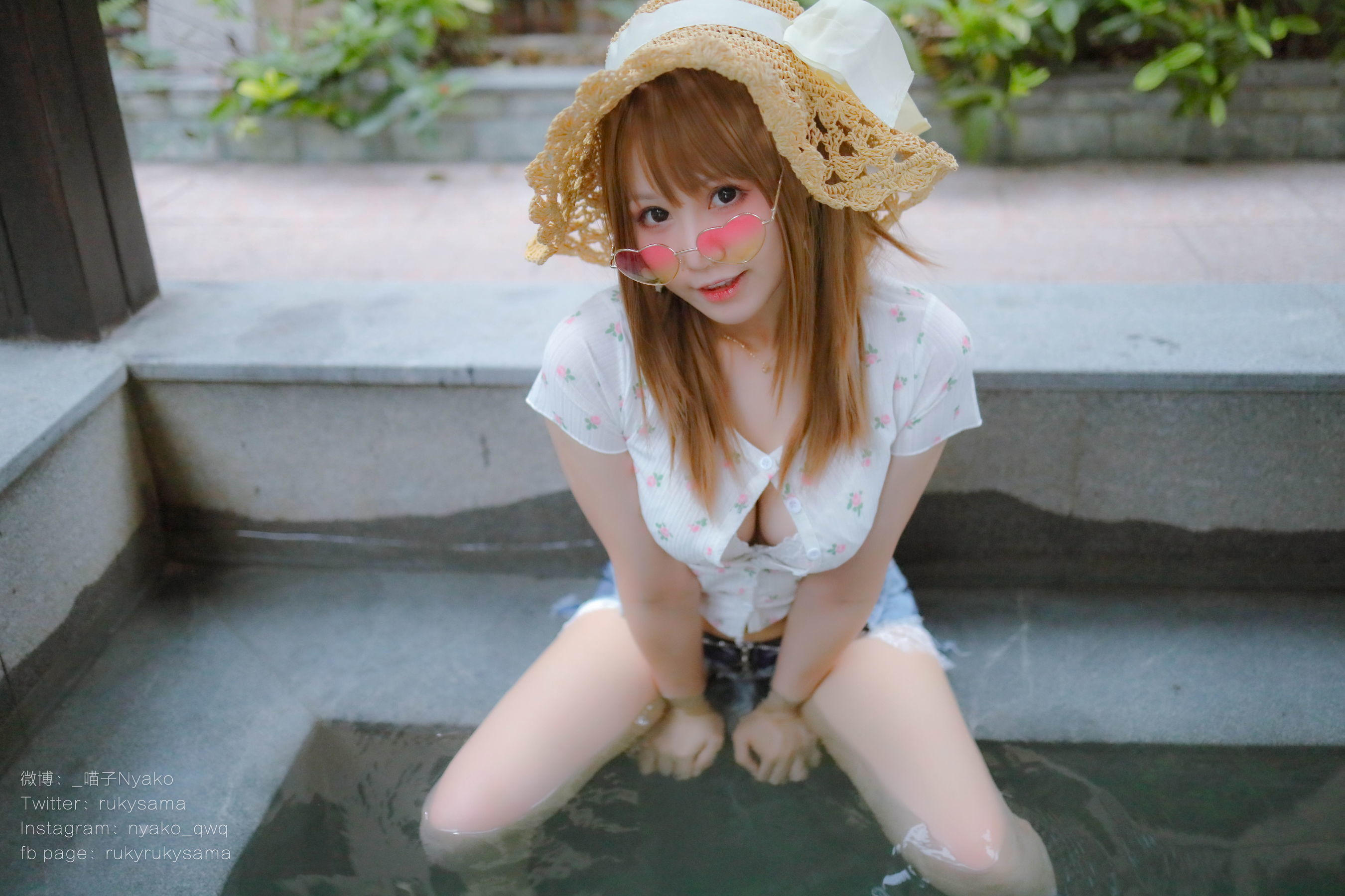 Internet Celebrity Coser Photobook] Cute Girl Nyako Miaozi - Hot Spring Trip